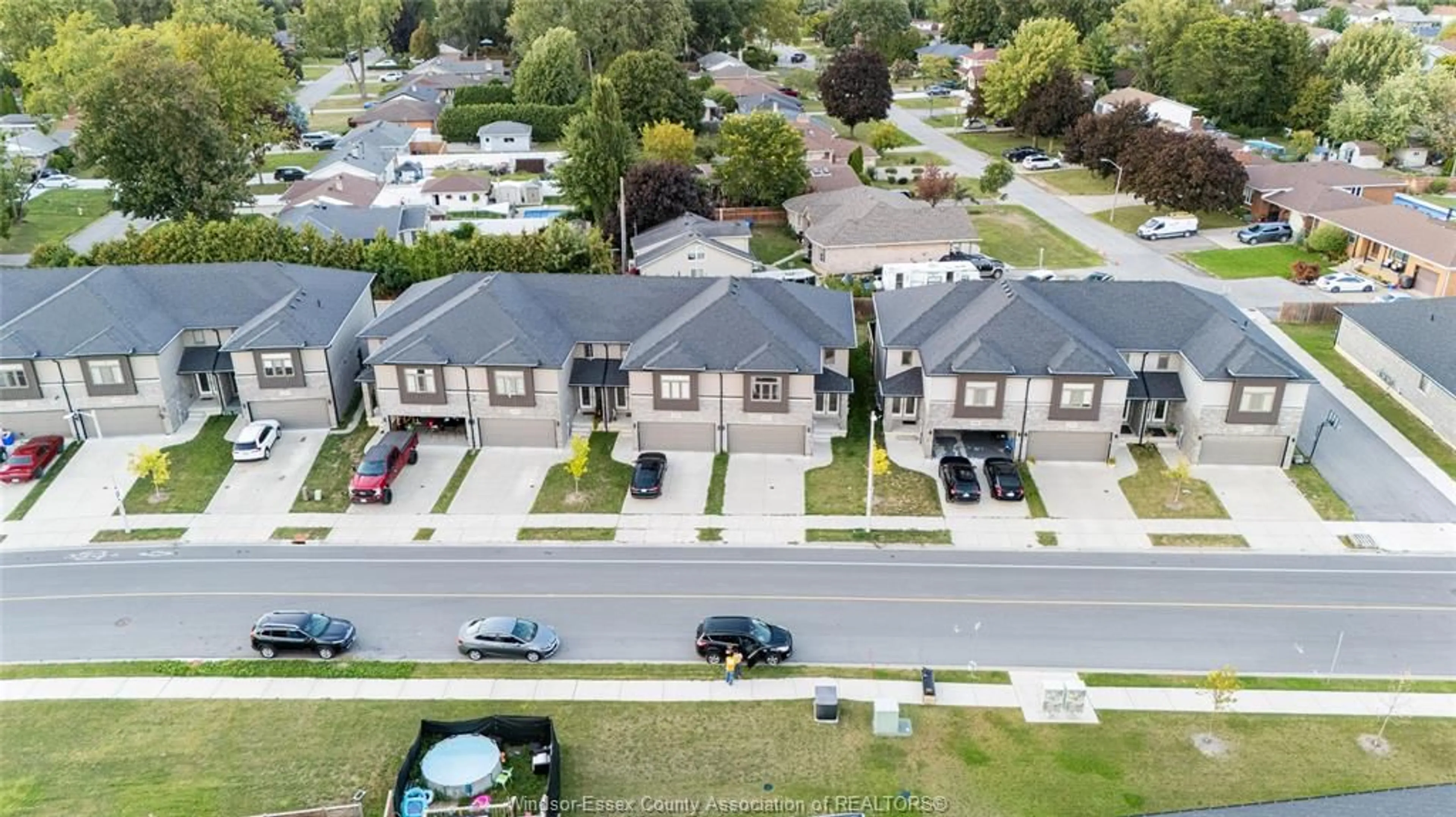A pic from outside/outdoor area/front of a property/back of a property/a pic from drone, street for 1212 KAMLOOPS St, Windsor Ontario N8W 2L2