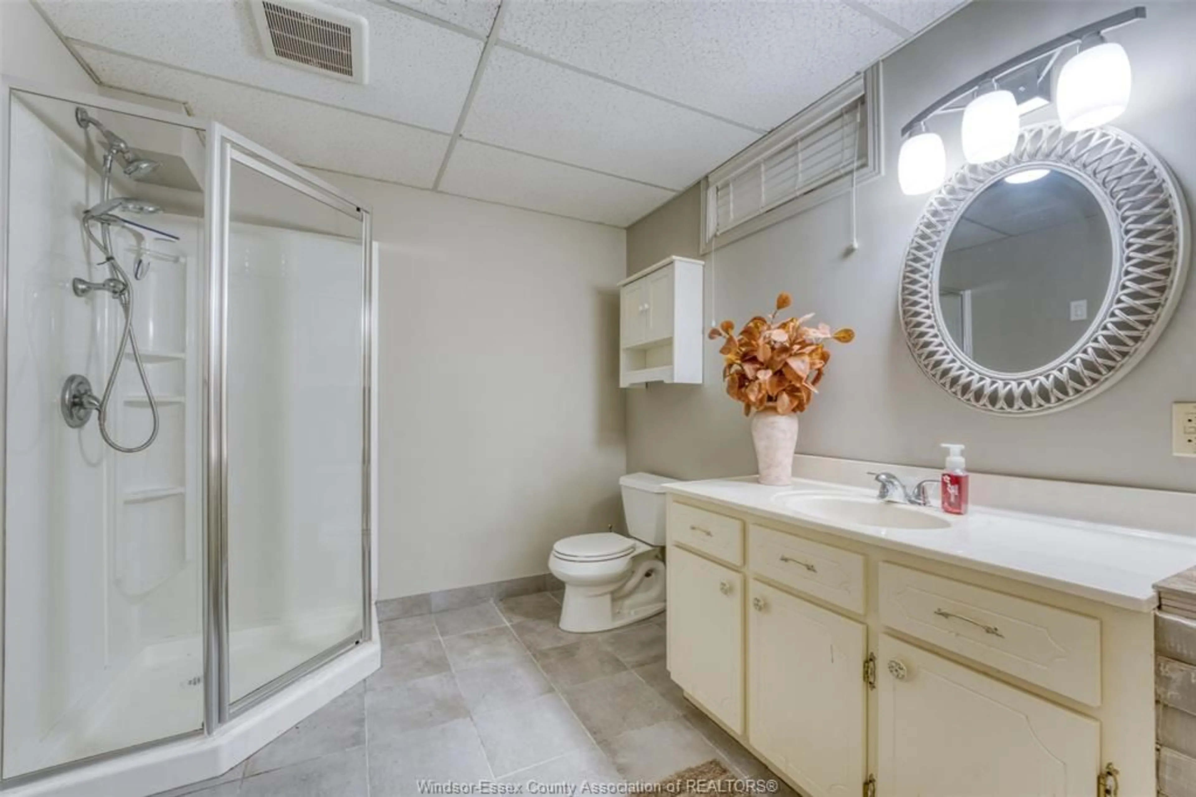 Standard bathroom, ceramic/tile floor for 208 RAMBLEWOOD Dr, LaSalle Ontario N9J 3A9