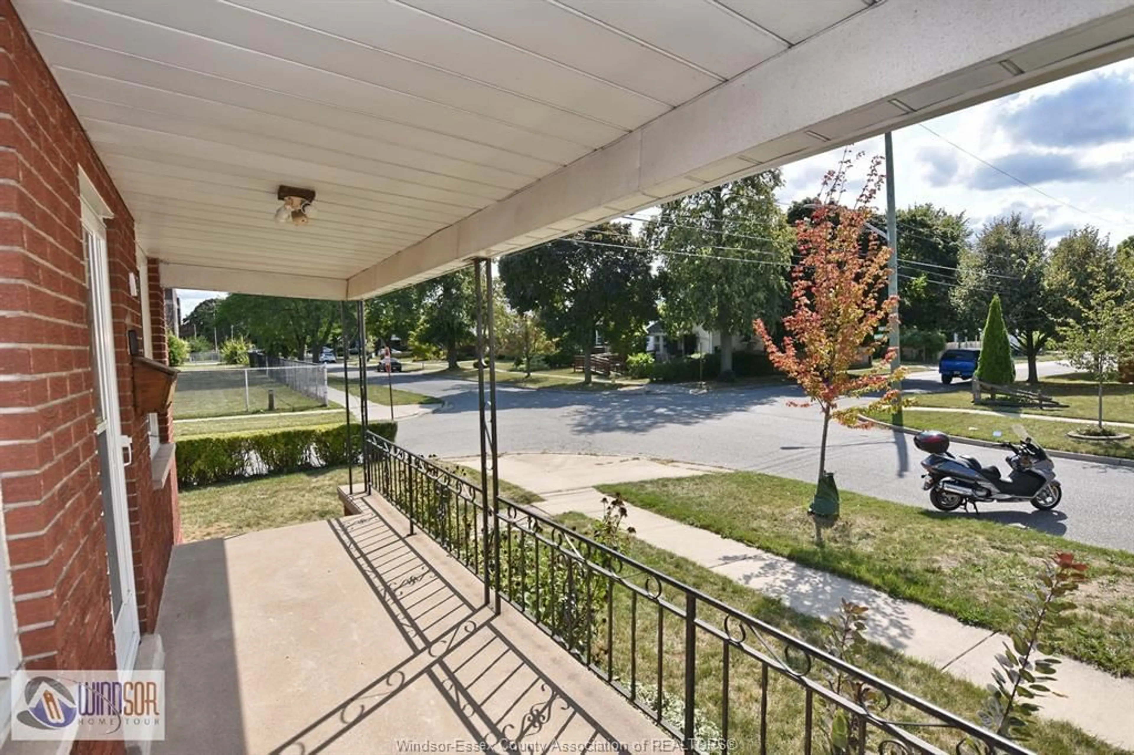 Patio, street for 1596 ALEXIS, Windsor Ontario N8Y 4P2