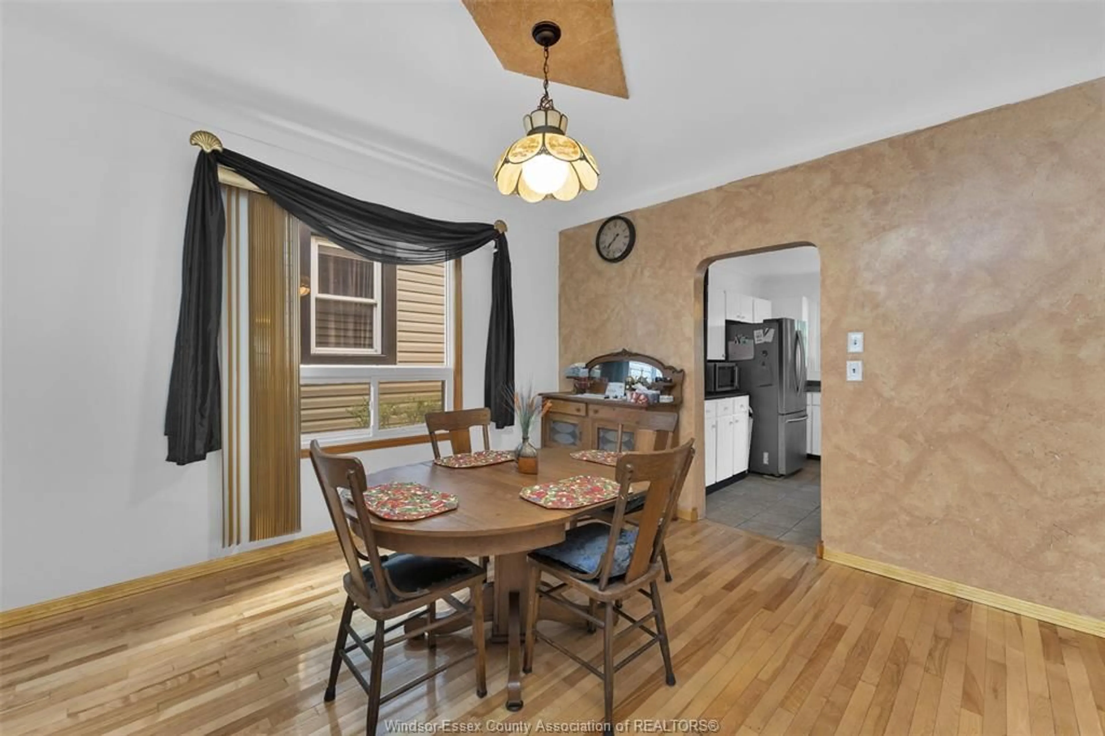 Dining room, wood/laminate floor for 369 PIERRE Ave, Windsor Ontario N9A 2J7