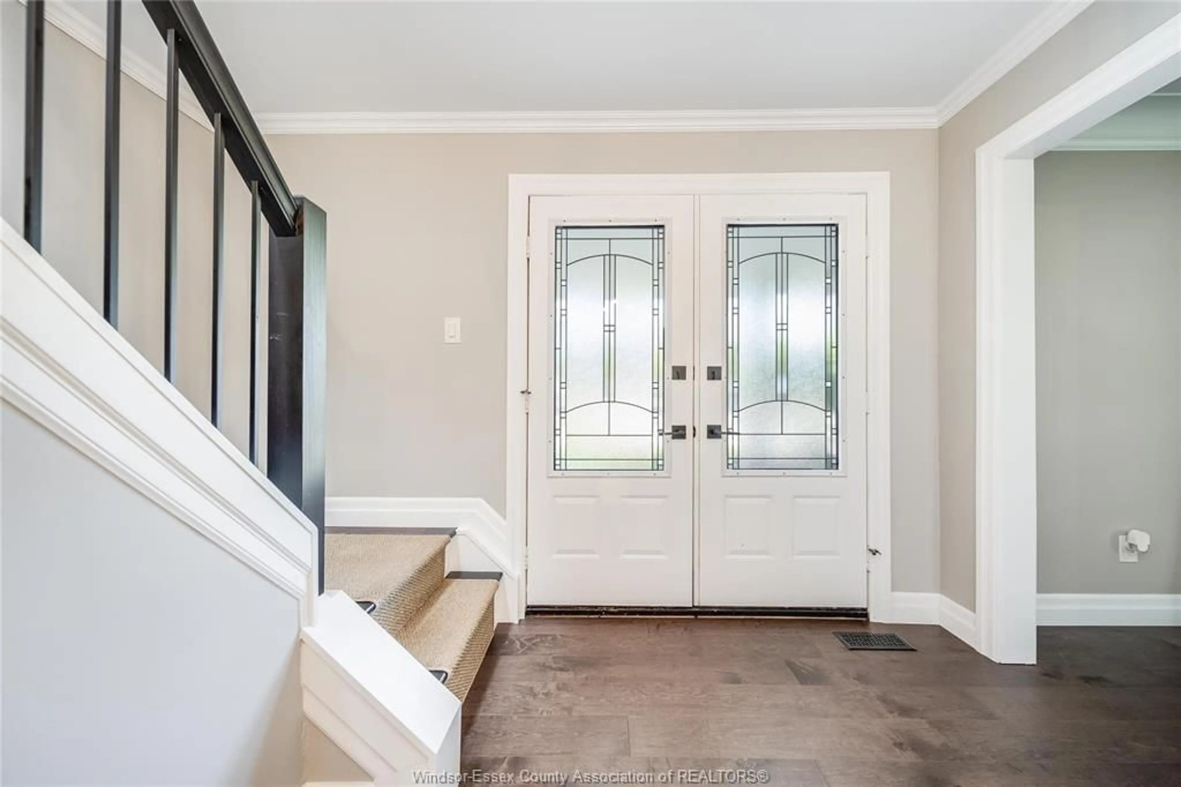 Indoor entryway for 323 CADA Cres, St. Clair Beach Ontario N8N 2Y4