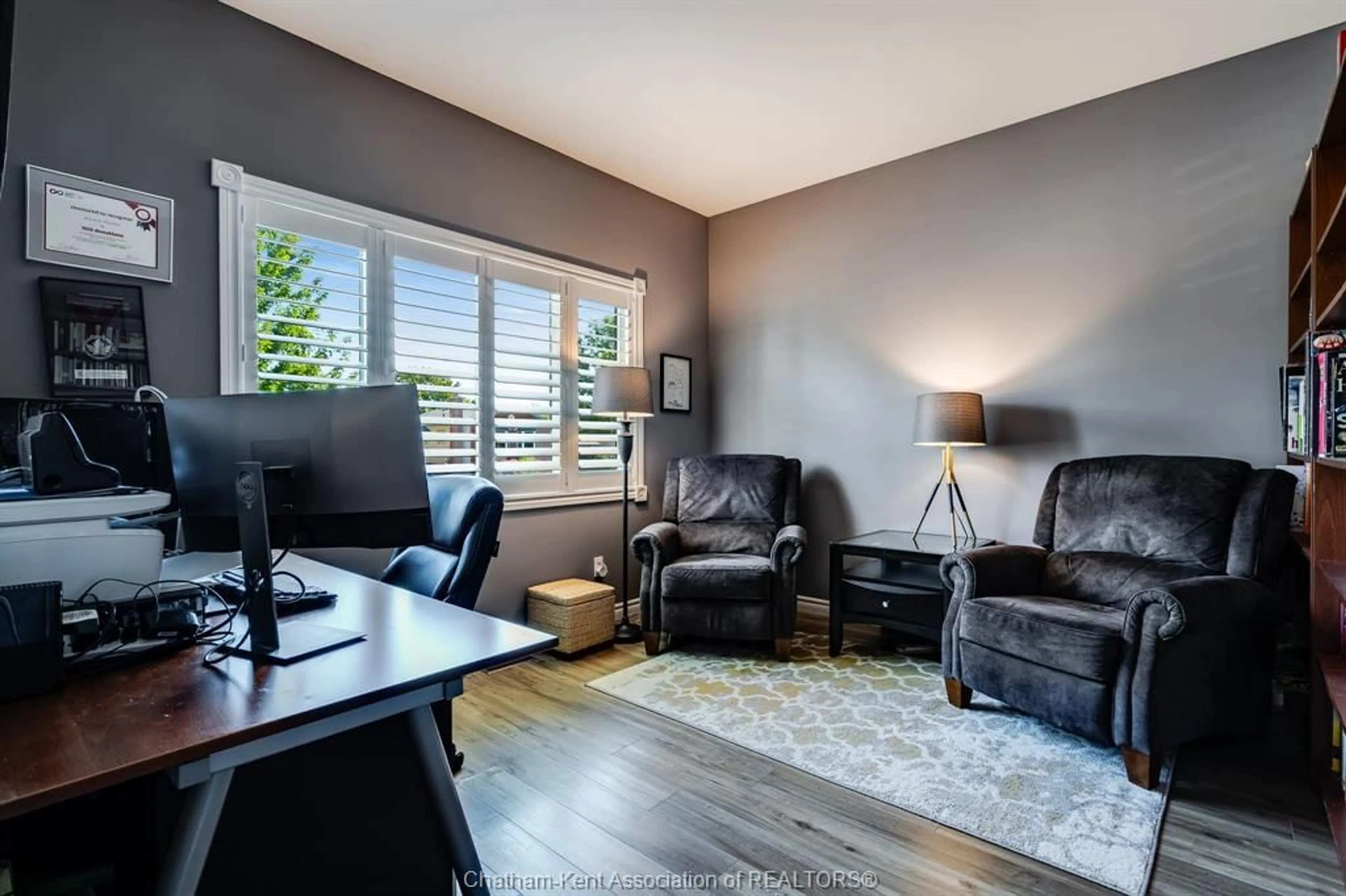 Living room with furniture, wood/laminate floor for 42 Bruinsma Ave, Chatham Ontario N7M 6C3