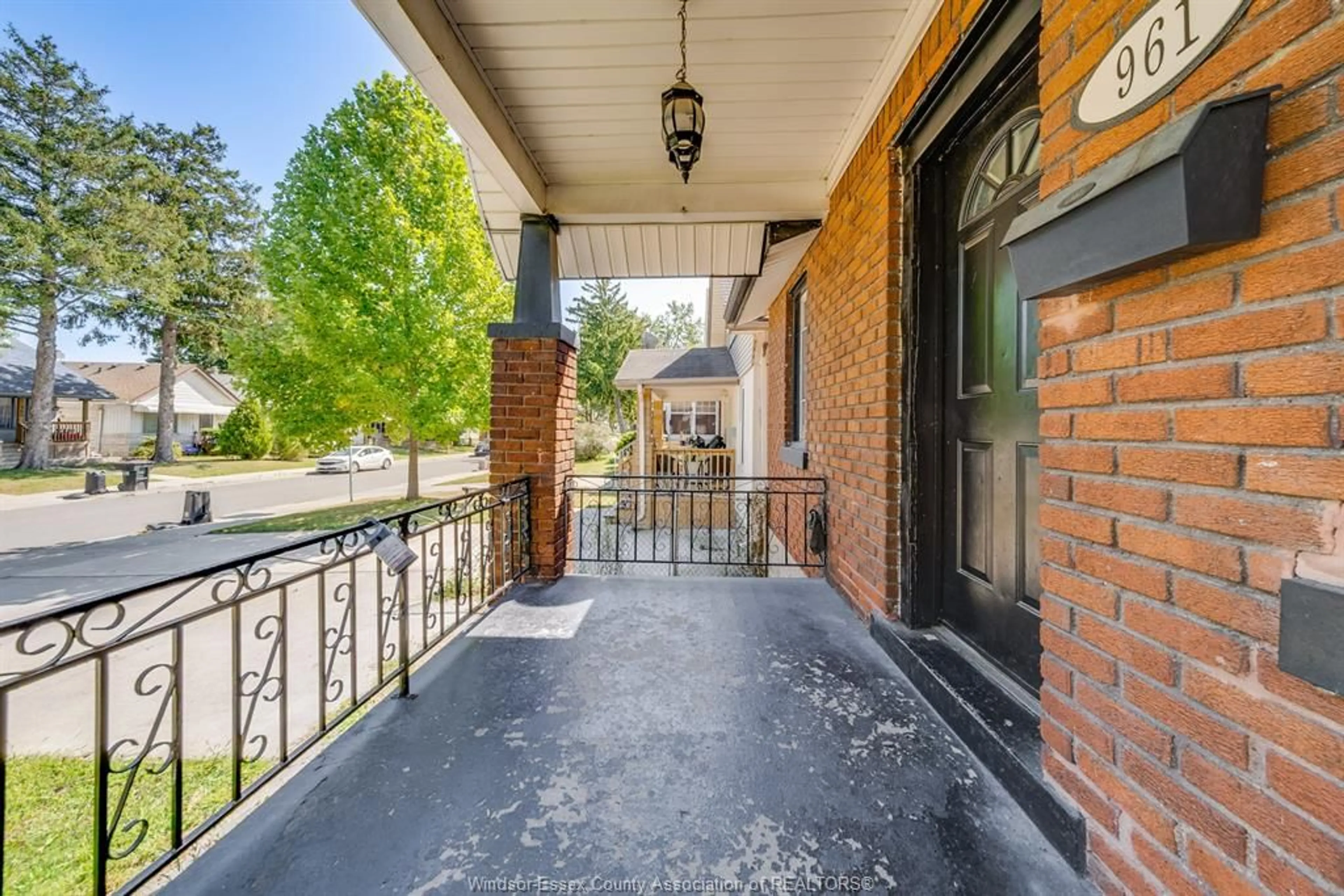 Patio, street for 961 CURRY Ave, Windsor Ontario N9B 2C4