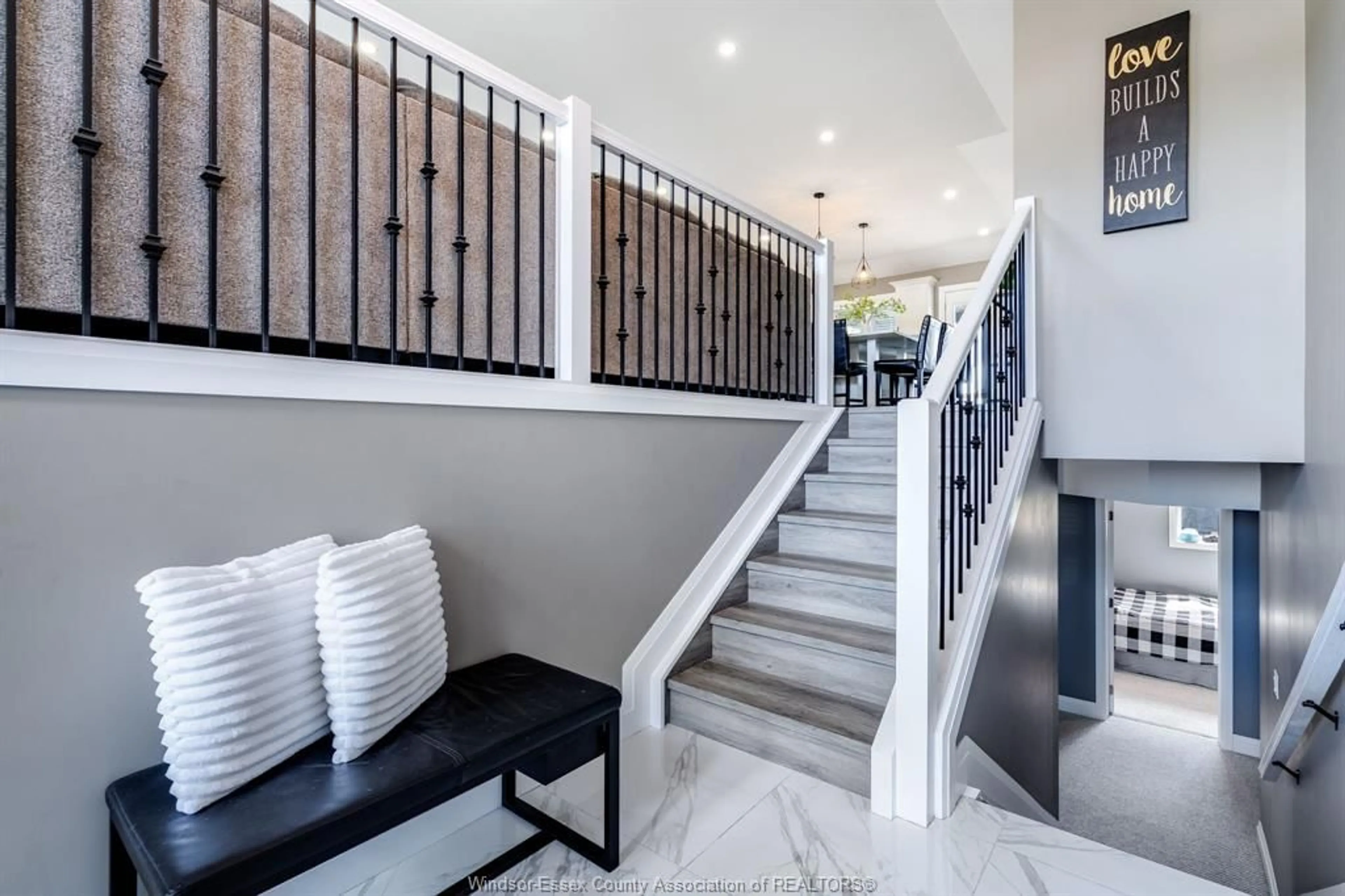 Indoor foyer for 13 Hawthorne Cres, Tilbury Ontario N0P 2L0