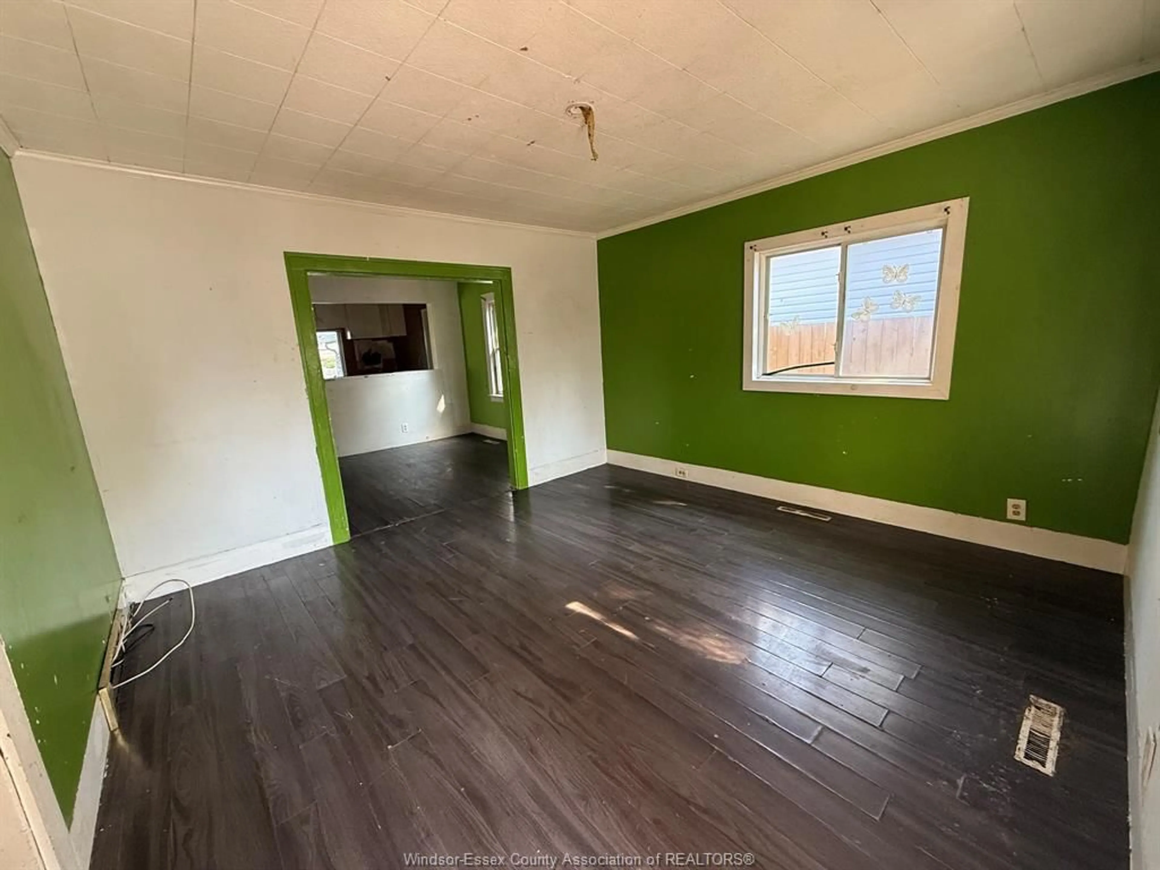 A pic of a room for 382 HYDE St, Windsor Ontario N8X 2T5