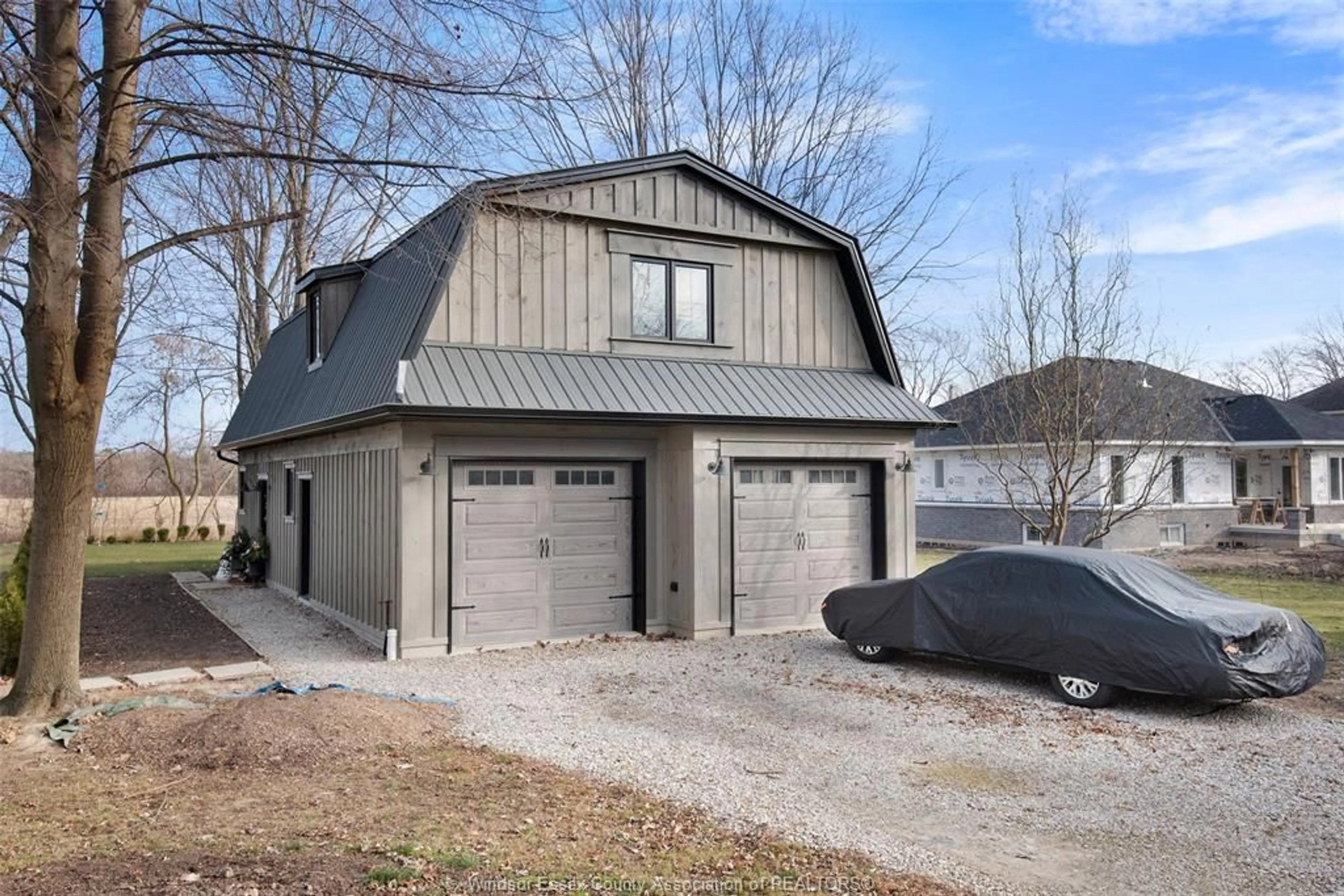 Indoor garage for 942 ERIE Ave, Kingsville Ontario N9Y 3E2