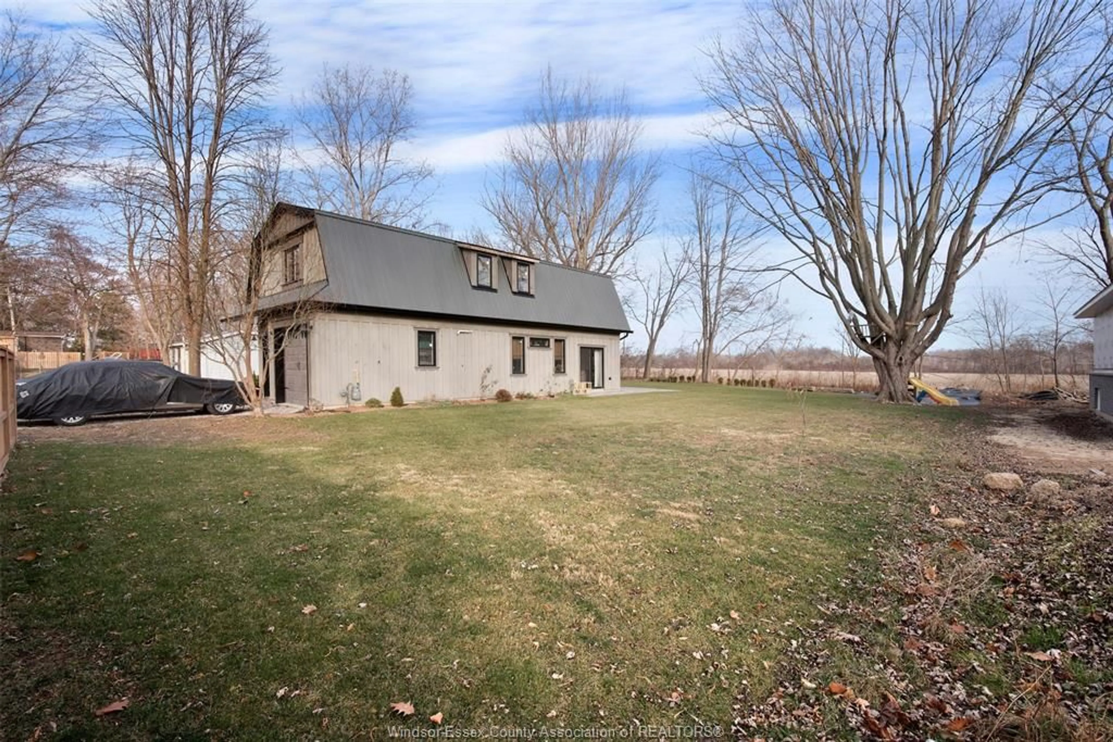 A pic from outside/outdoor area/front of a property/back of a property/a pic from drone, water/lake/river/ocean view for 942 ERIE Ave, Kingsville Ontario N9Y 3E2