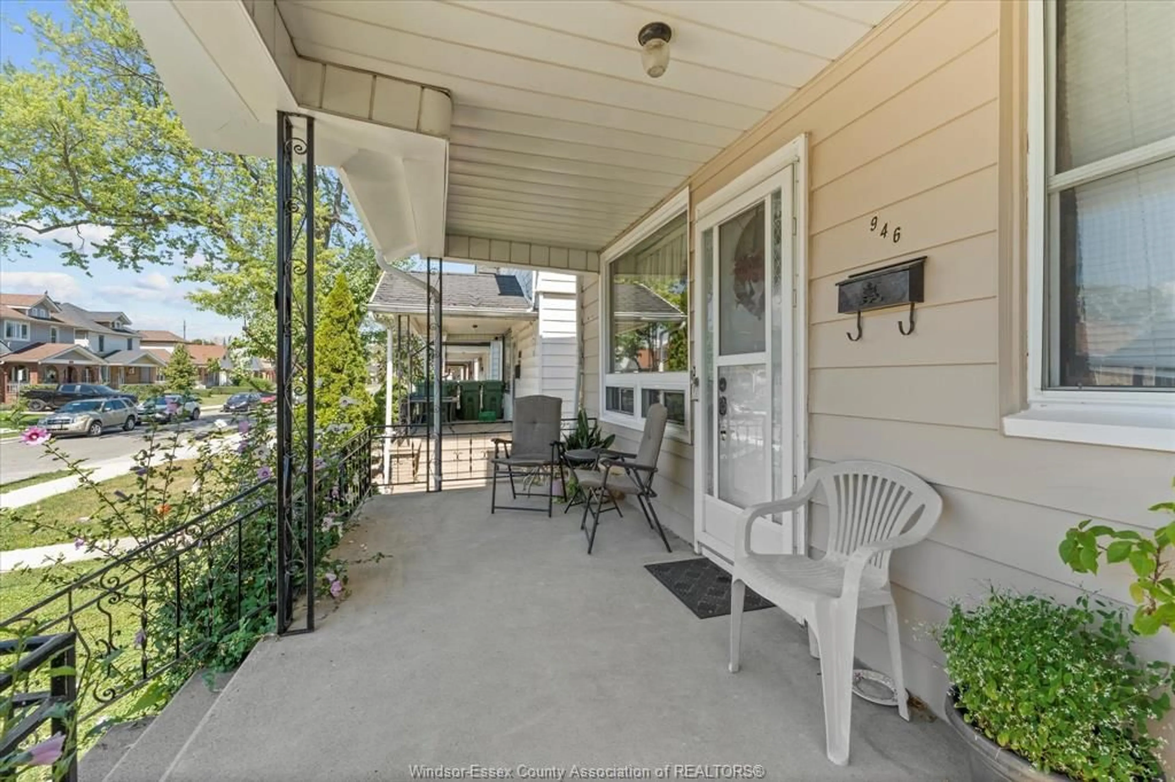 Patio, street for 946 ELSMERE Ave, Windsor Ontario N9A 2A9