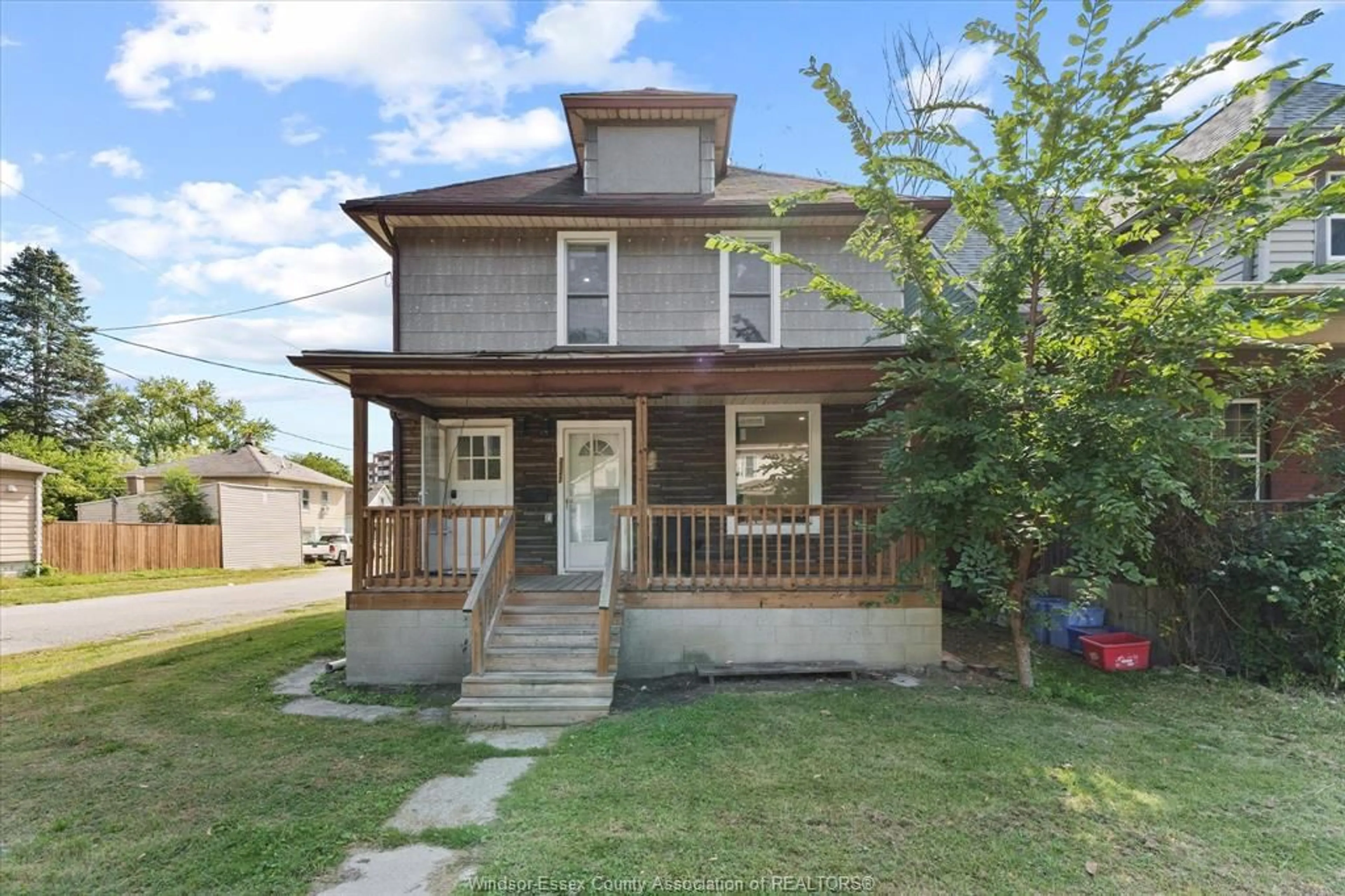 Unknown for 3243 BABY St, Windsor Ontario N9C 1K7