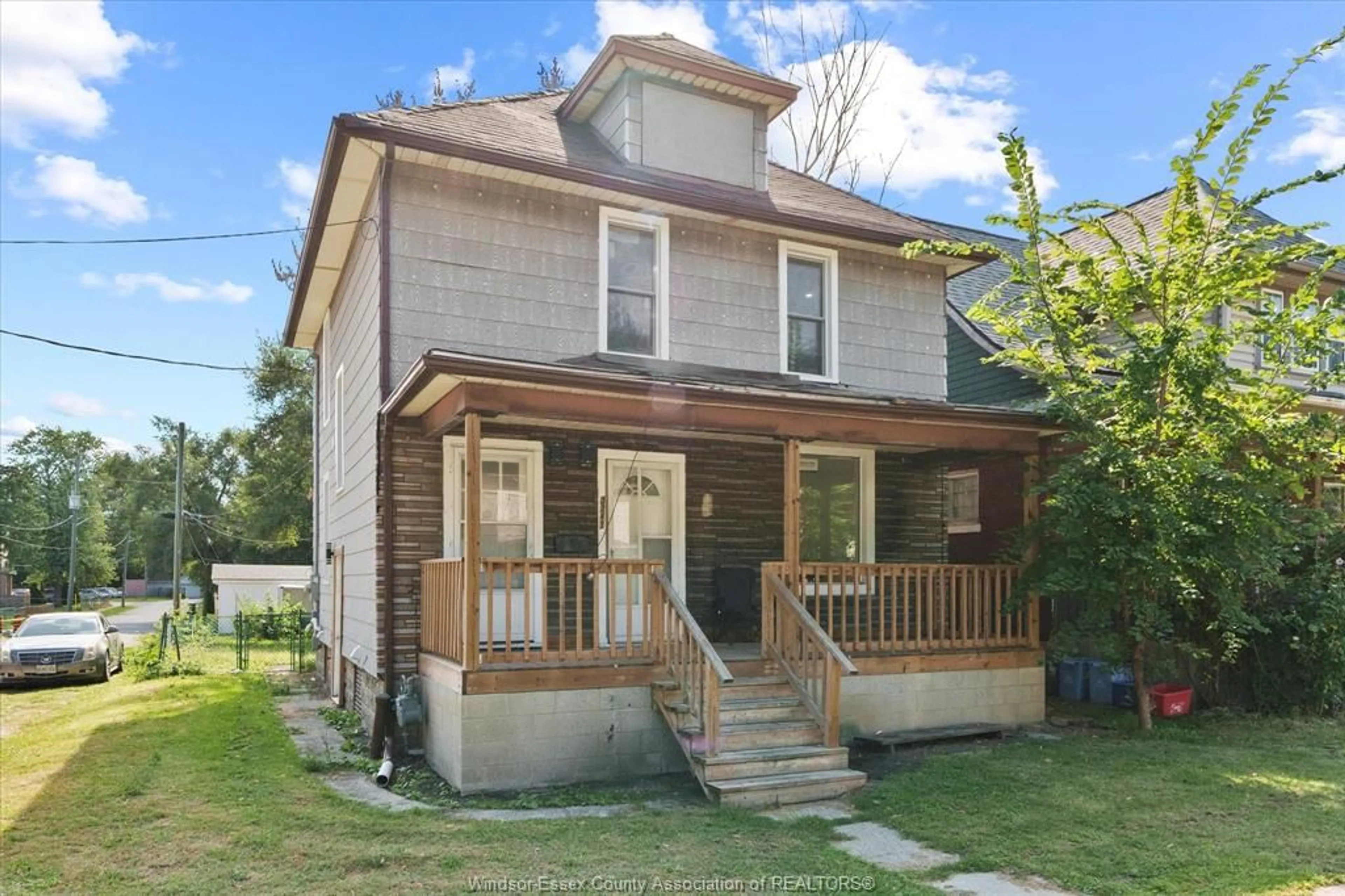 Home with vinyl exterior material, street for 3243 BABY St, Windsor Ontario N9C 1K7