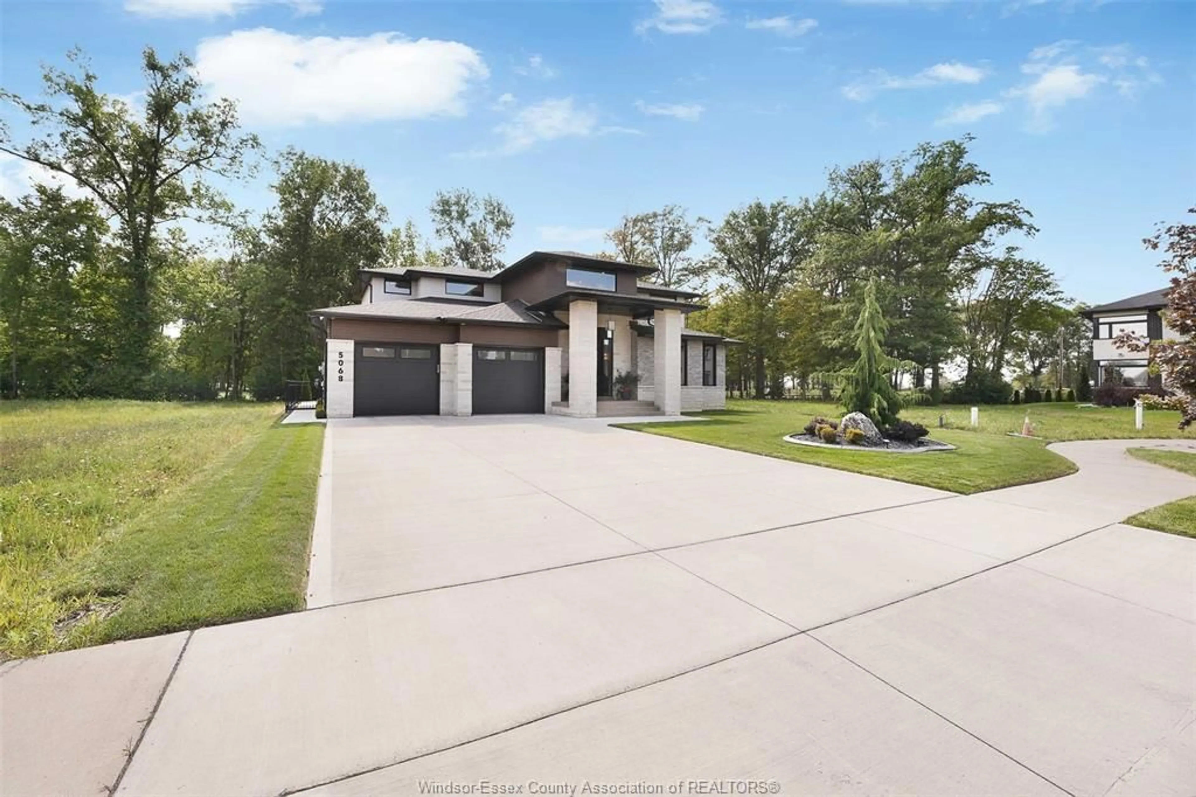 Unknown for 5068 WHISPERING PINES, LaSalle Ontario N9H 0E5