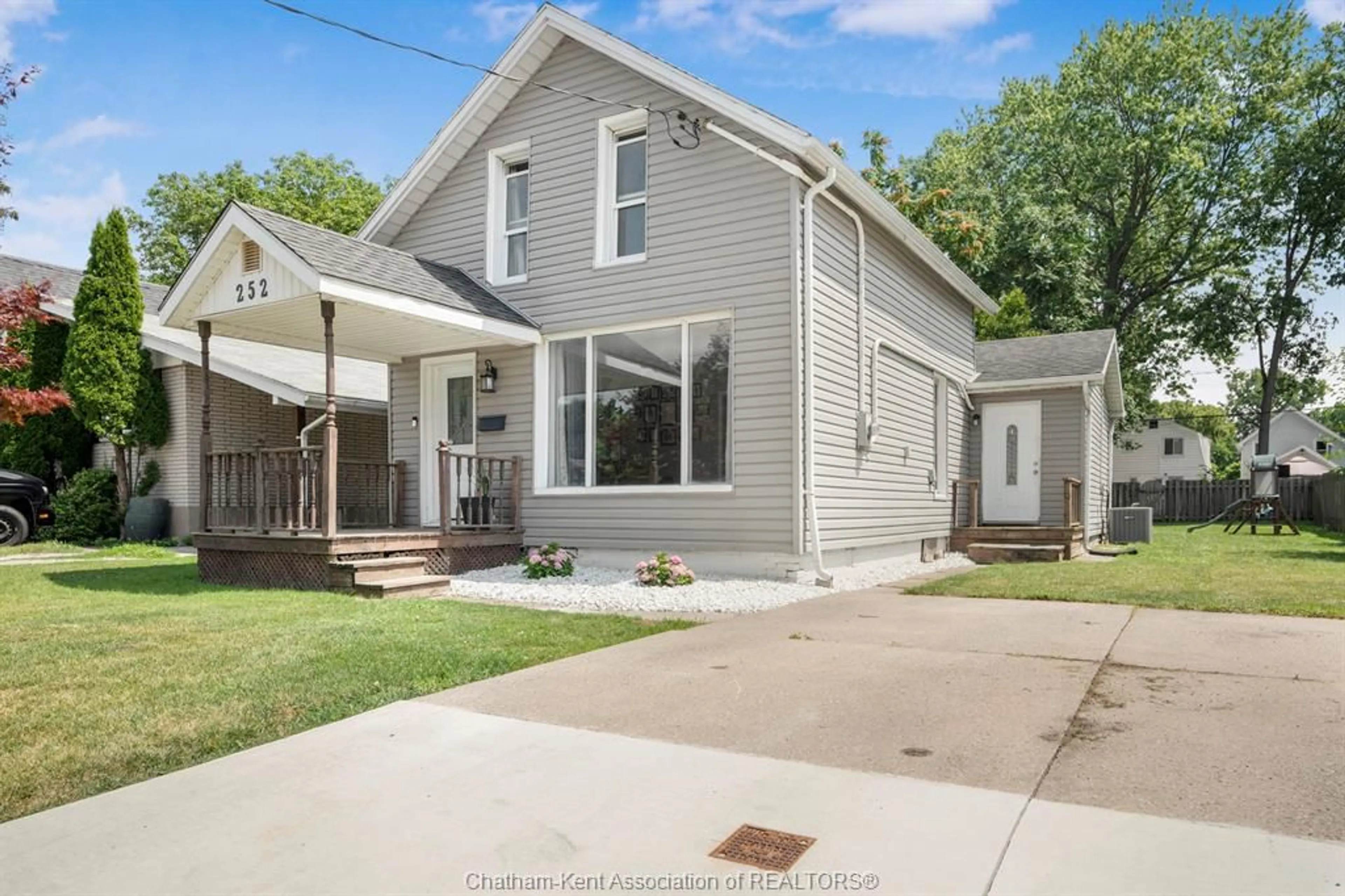 Home with vinyl exterior material, street for 252 Selkirk St, Chatham Ontario N7L 1Z6
