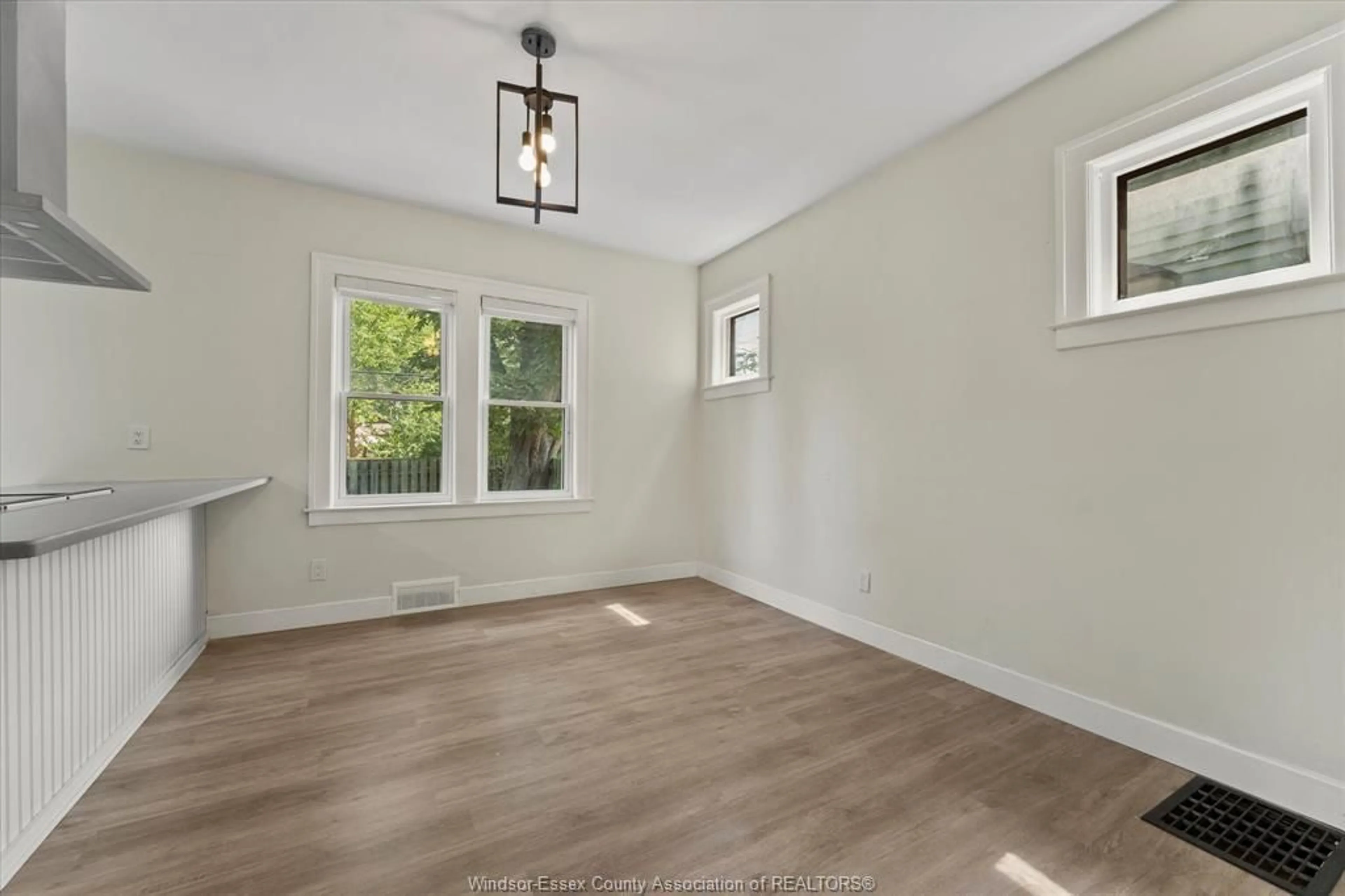 A pic of a room for 1516 DOUGALL Ave, Windsor Ontario N8X 1S1