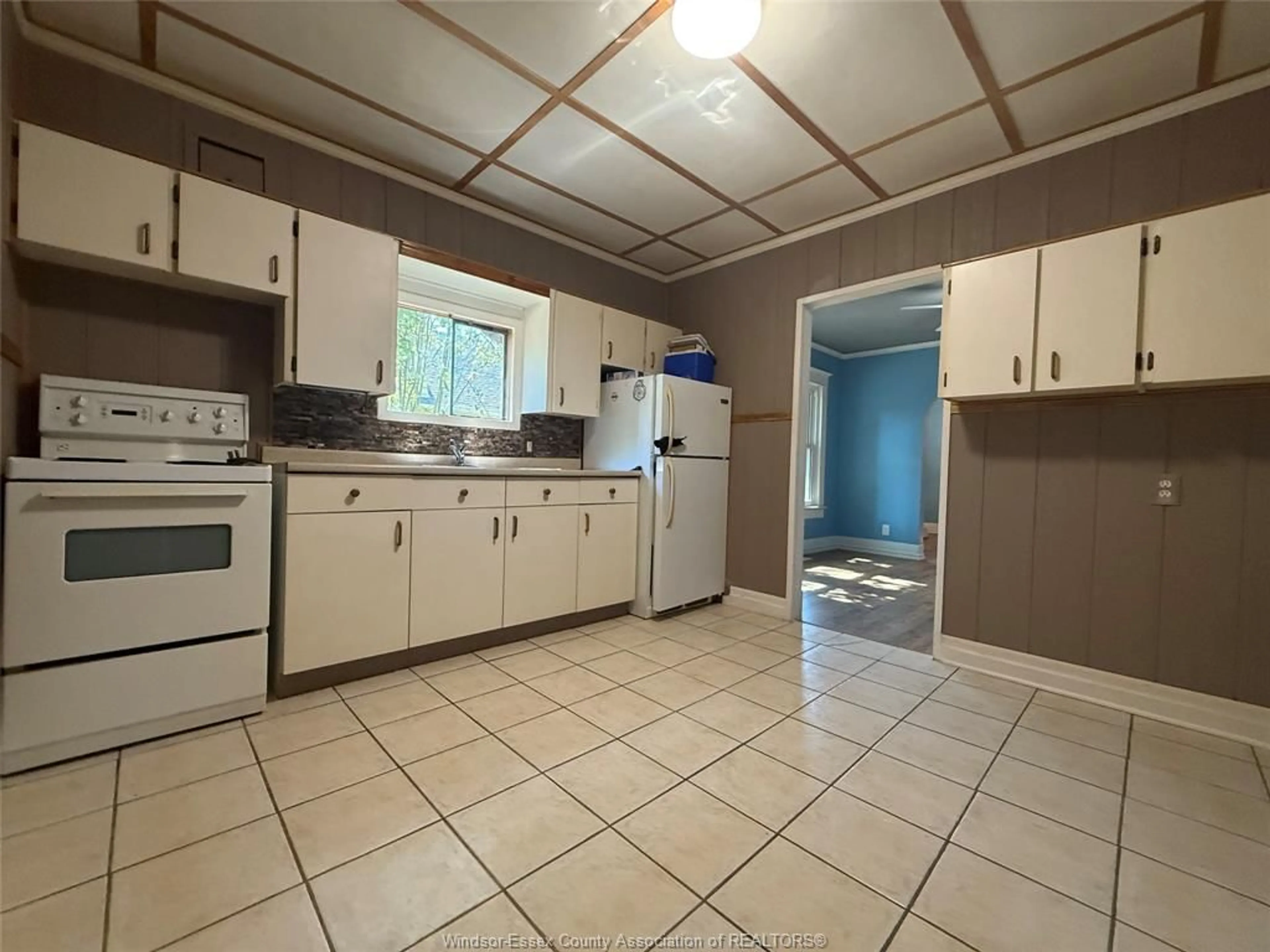 Standard kitchen, unknown for 112 HENRY FORD CENTRE Dr, Windsor Ontario N8Y 2T6
