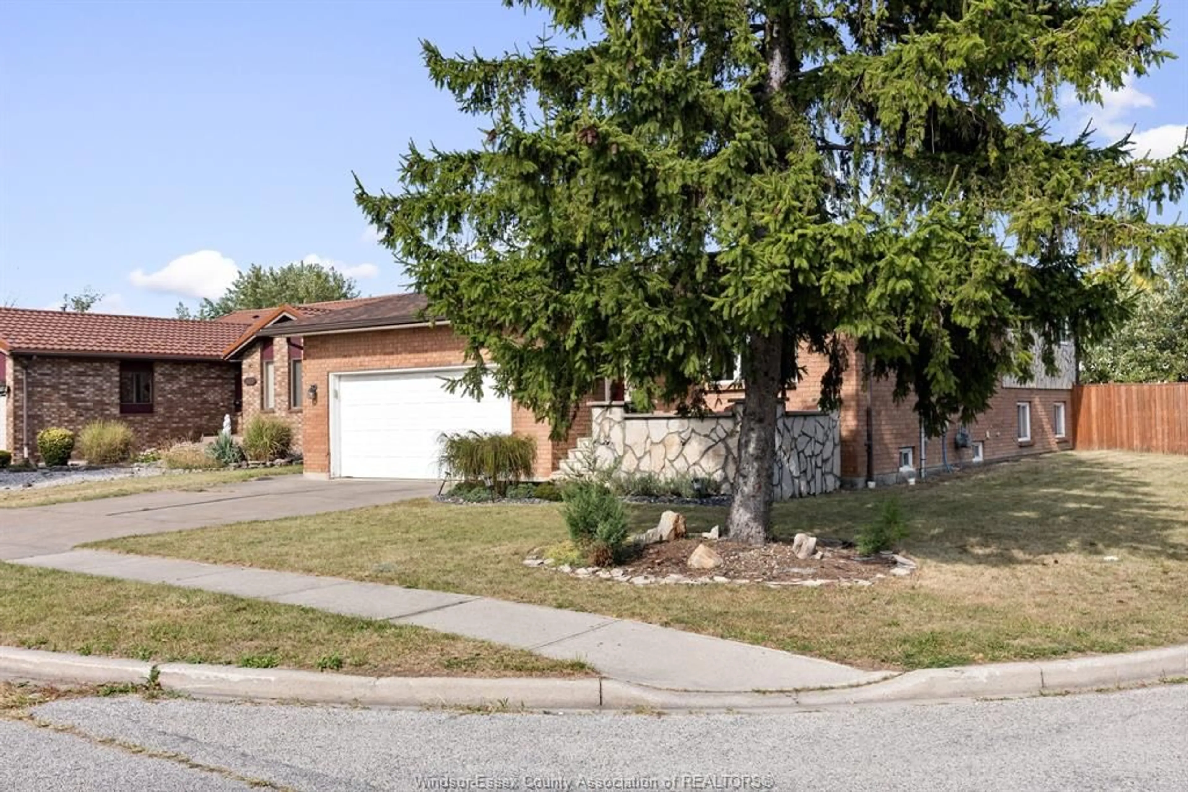 Home with brick exterior material, street for 1490 SOUTH PACIFIC, Windsor Ontario N8X 4Z5