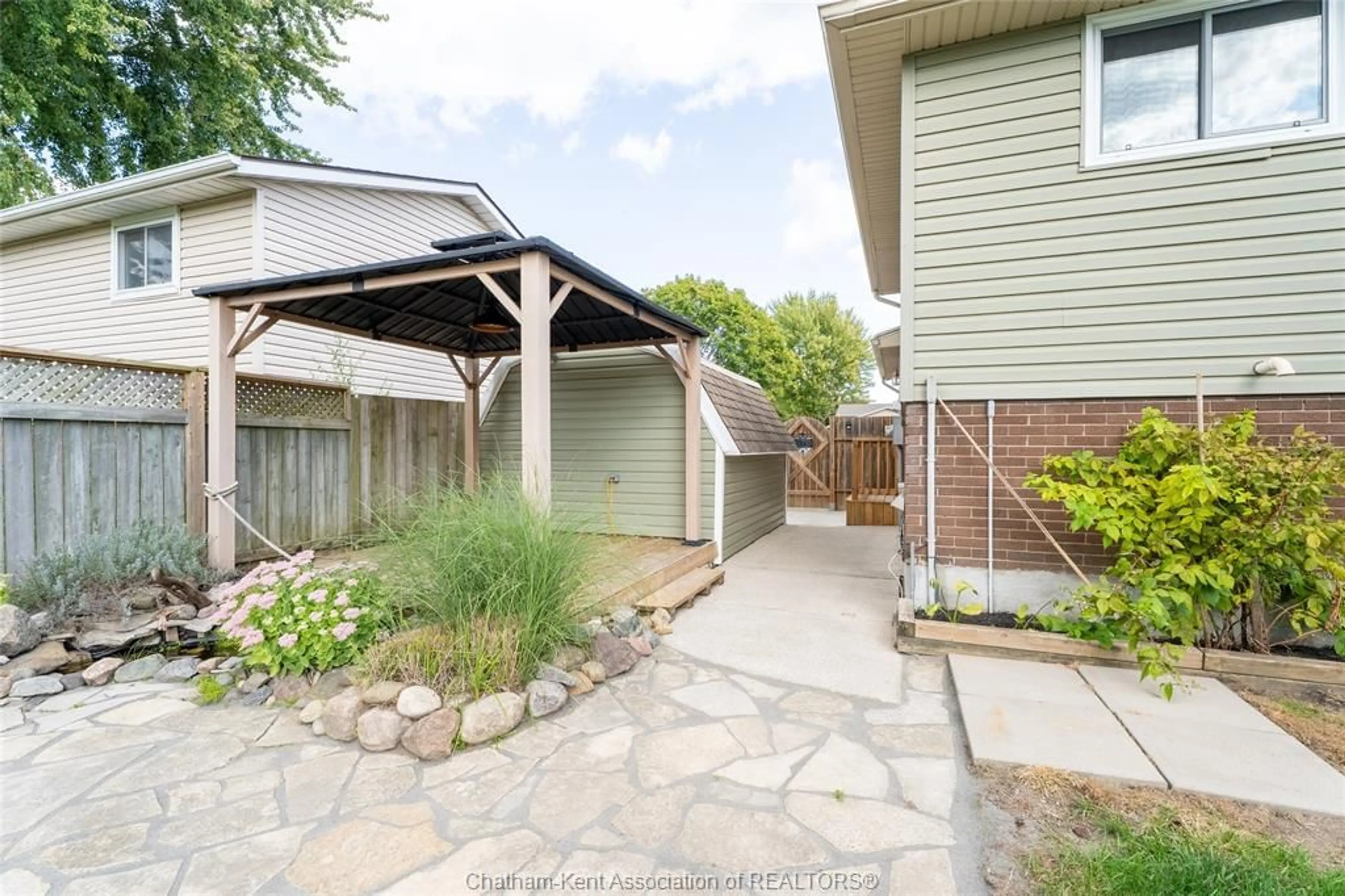 Patio, street for 122 Michener Rd, Chatham Ontario N7L 4C1