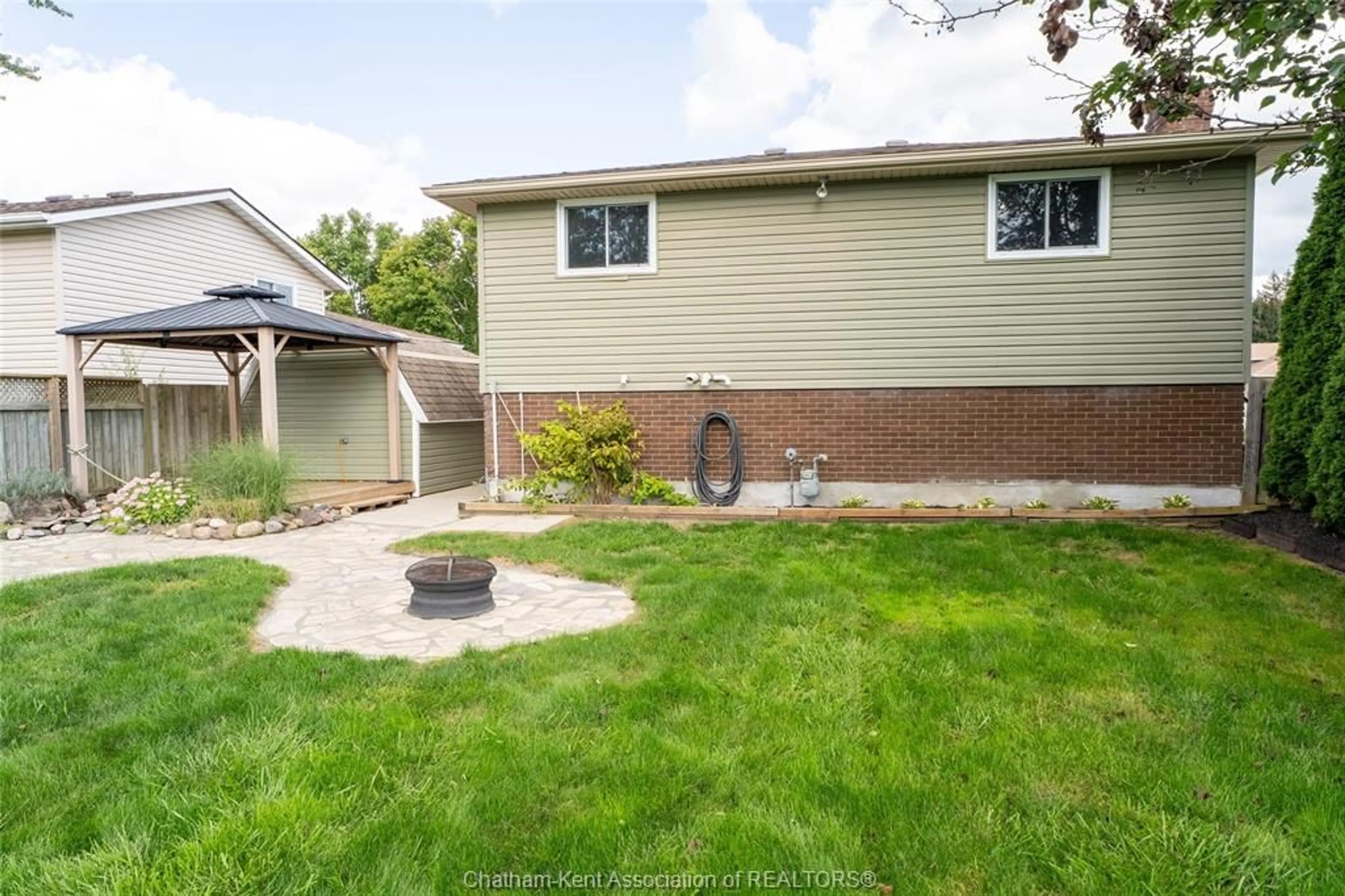 Patio, street for 122 Michener Rd, Chatham Ontario N7L 4C1