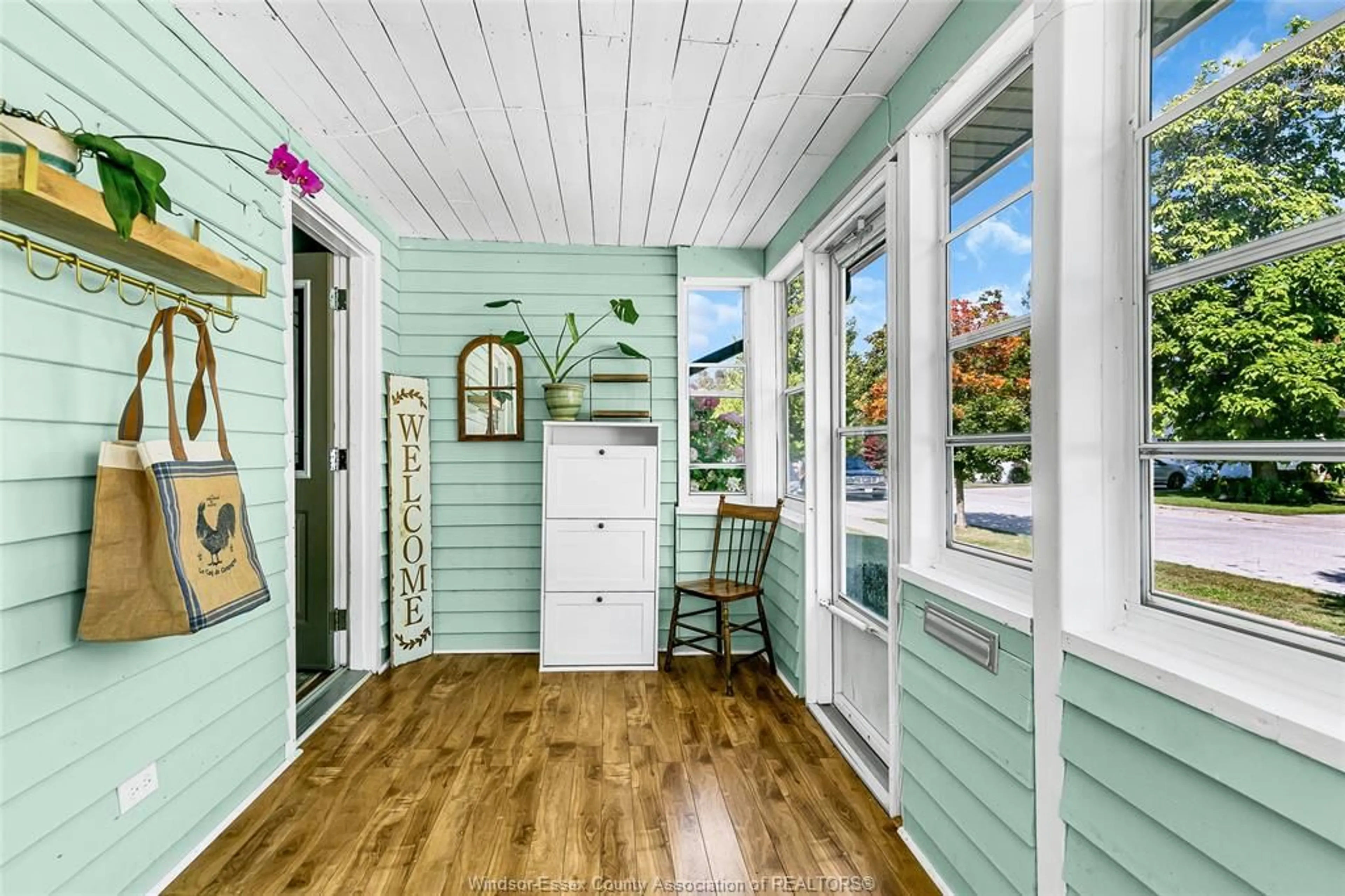 Indoor entryway for 79 WALNUT St, Kingsville Ontario N9Y 1J1