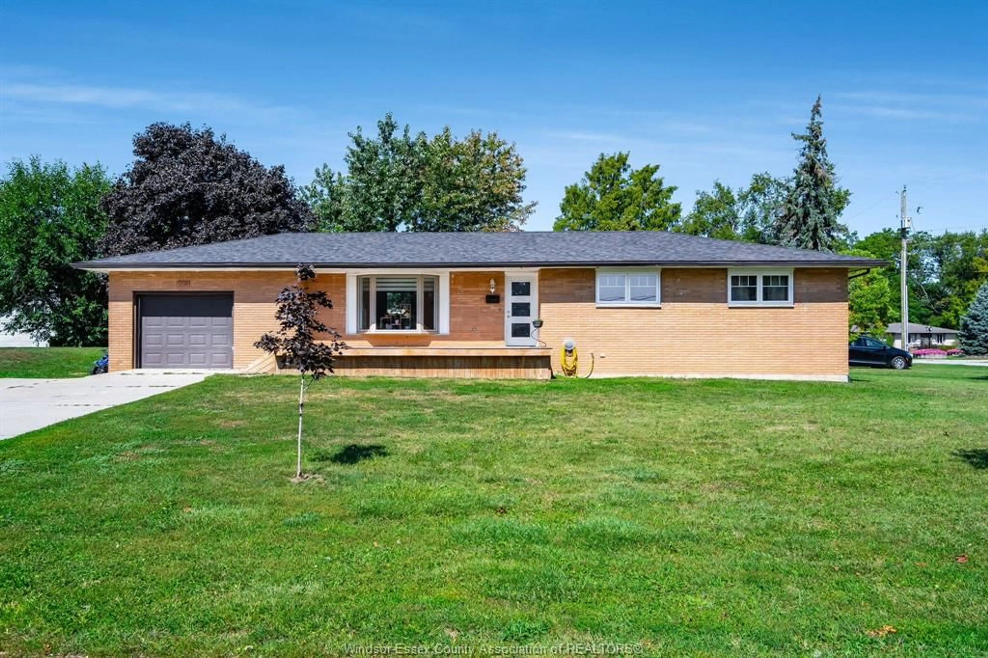 Home with brick exterior material, street for 1336 Sunset Ave, Kingsville Ontario N9Y 2T3