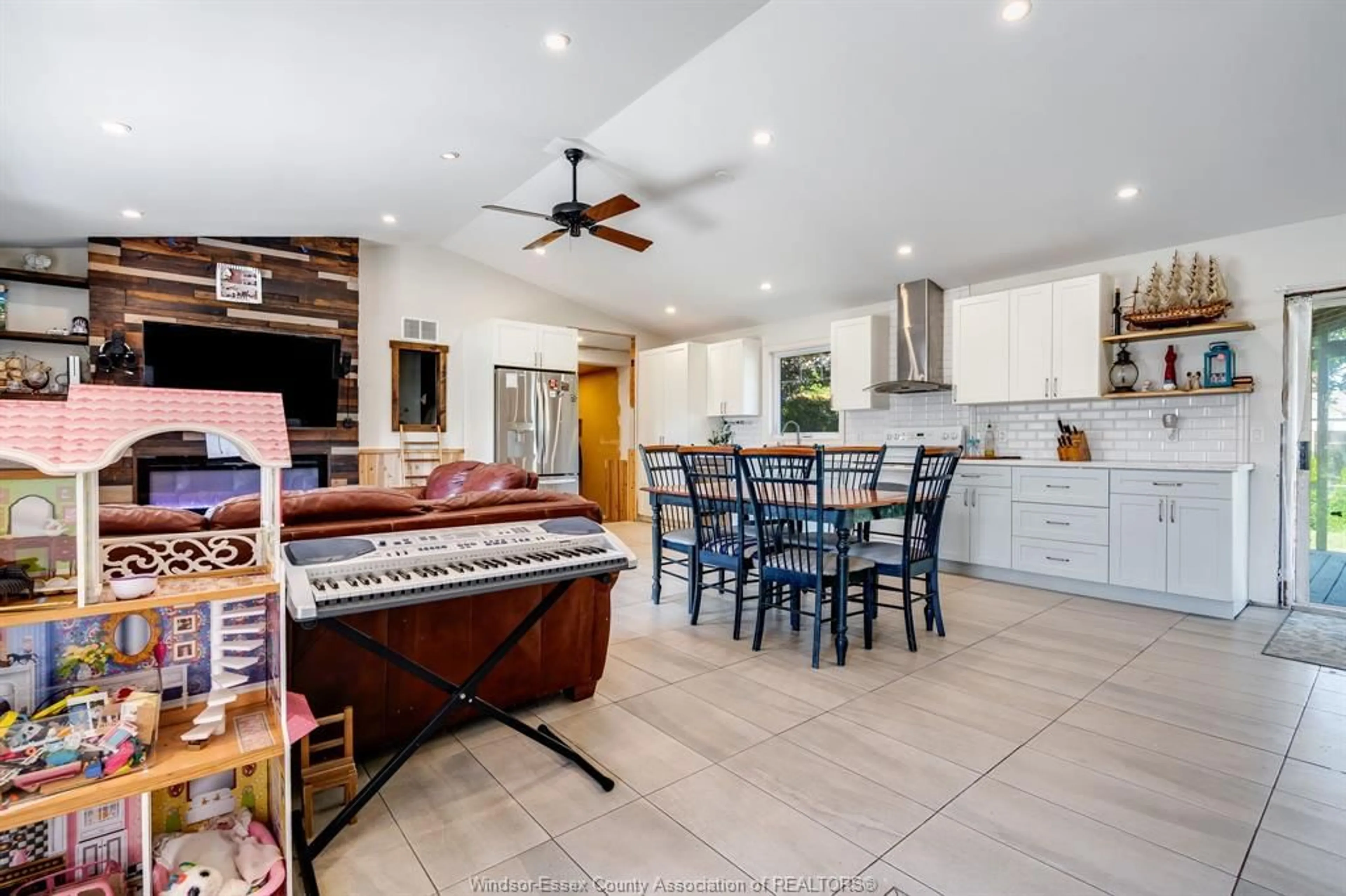 Open concept kitchen, ceramic/tile floor for 1336 Sunset Ave, Kingsville Ontario N9Y 2T3