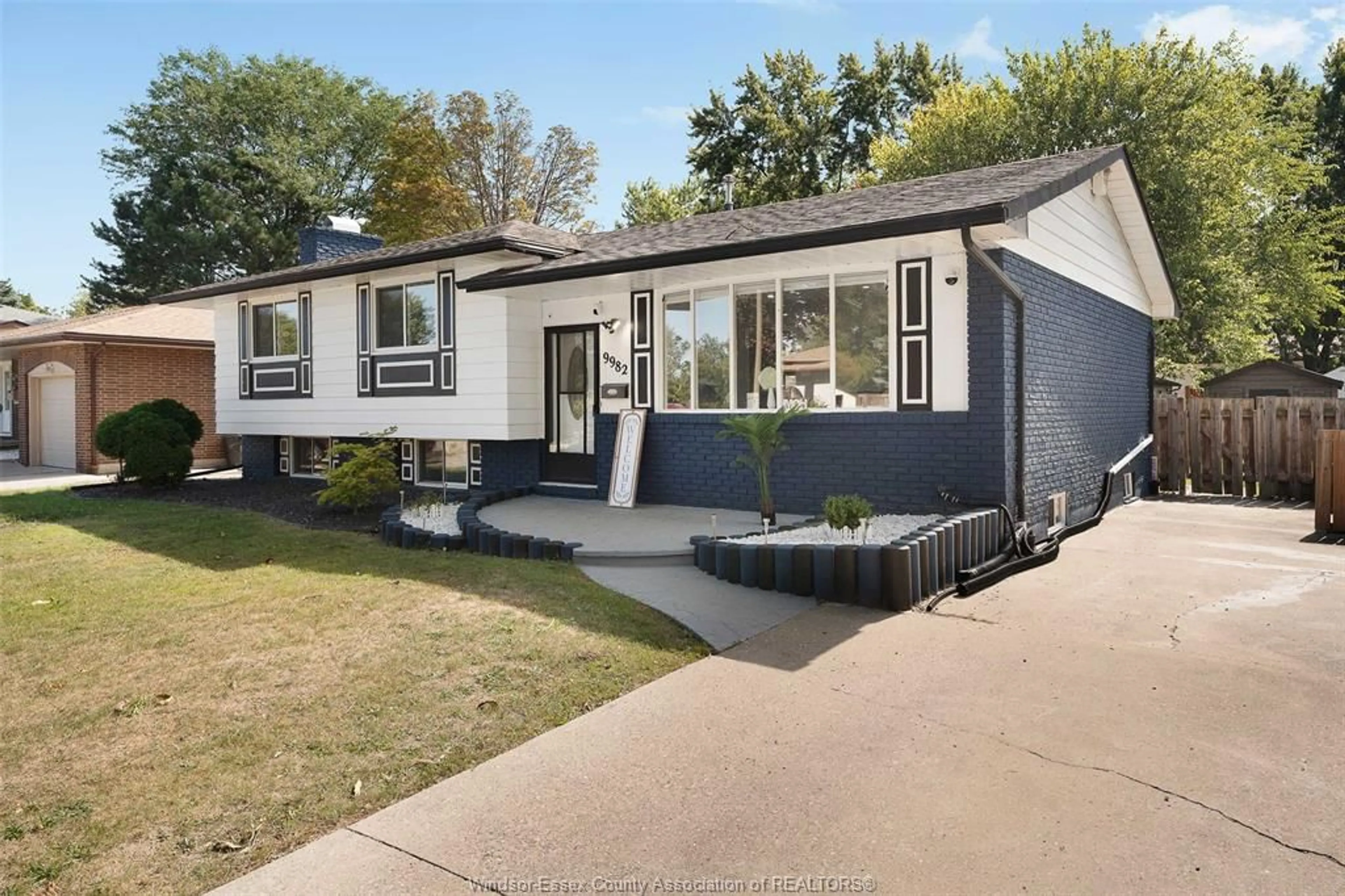 Home with vinyl exterior material, street for 9982 KENWOOD Cres, Windsor Ontario N8R 1H2