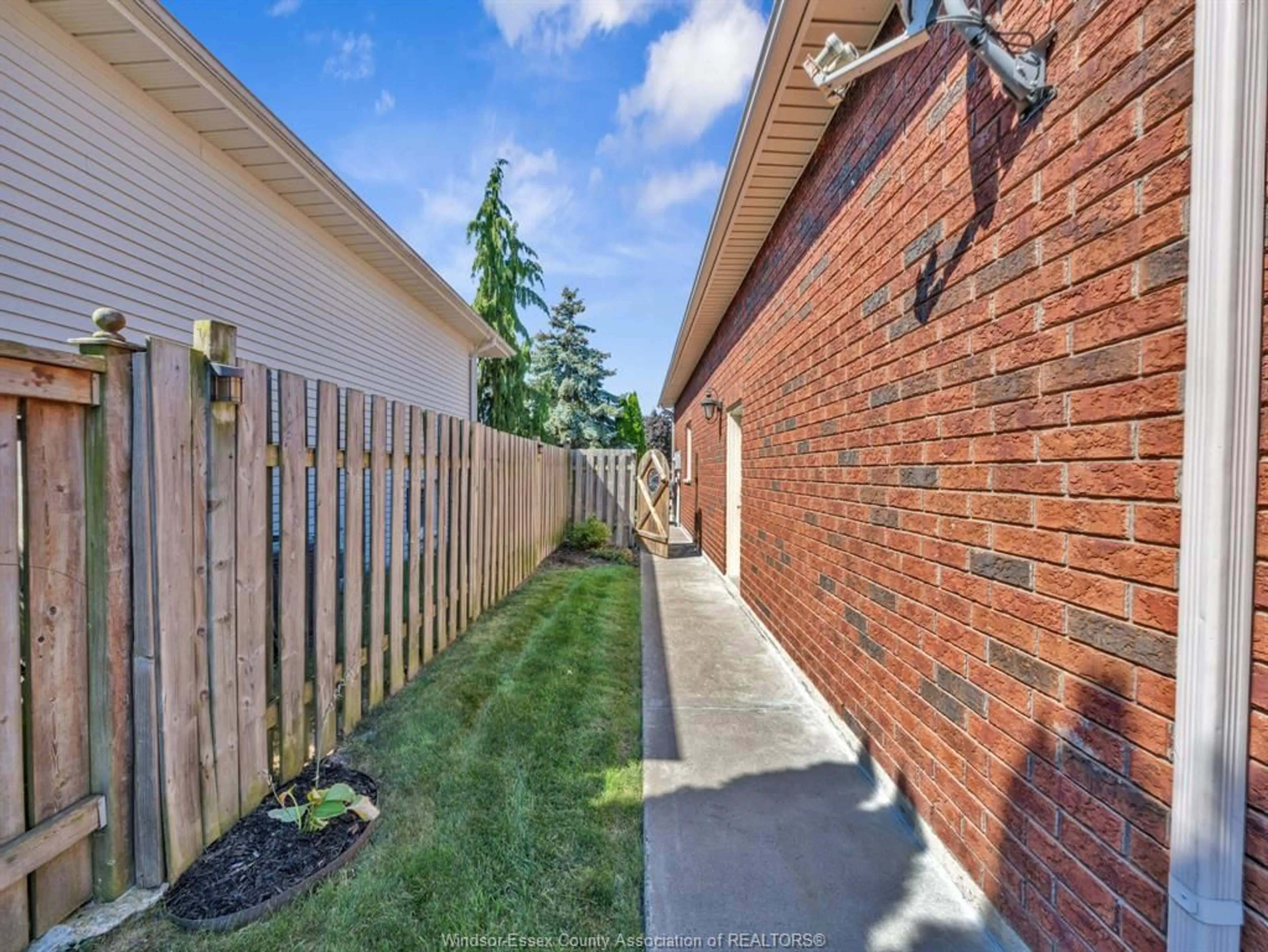 Unknown for 118 REMO Cres, Lakeshore Ontario N8L 0Z3