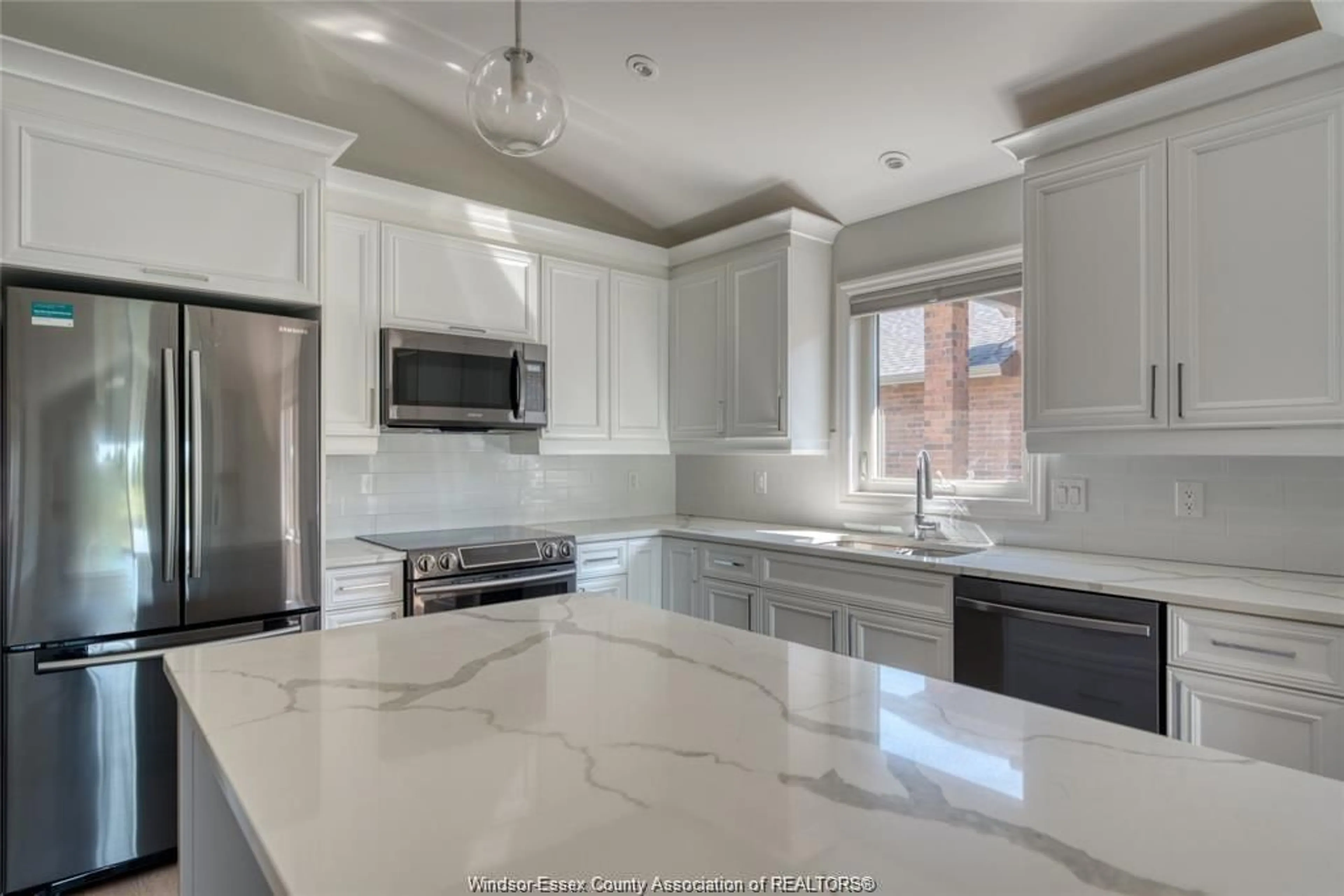Open concept kitchen, ceramic/tile floor for 66 YORK Blvd, Kingsville Ontario N9Y 0G3
