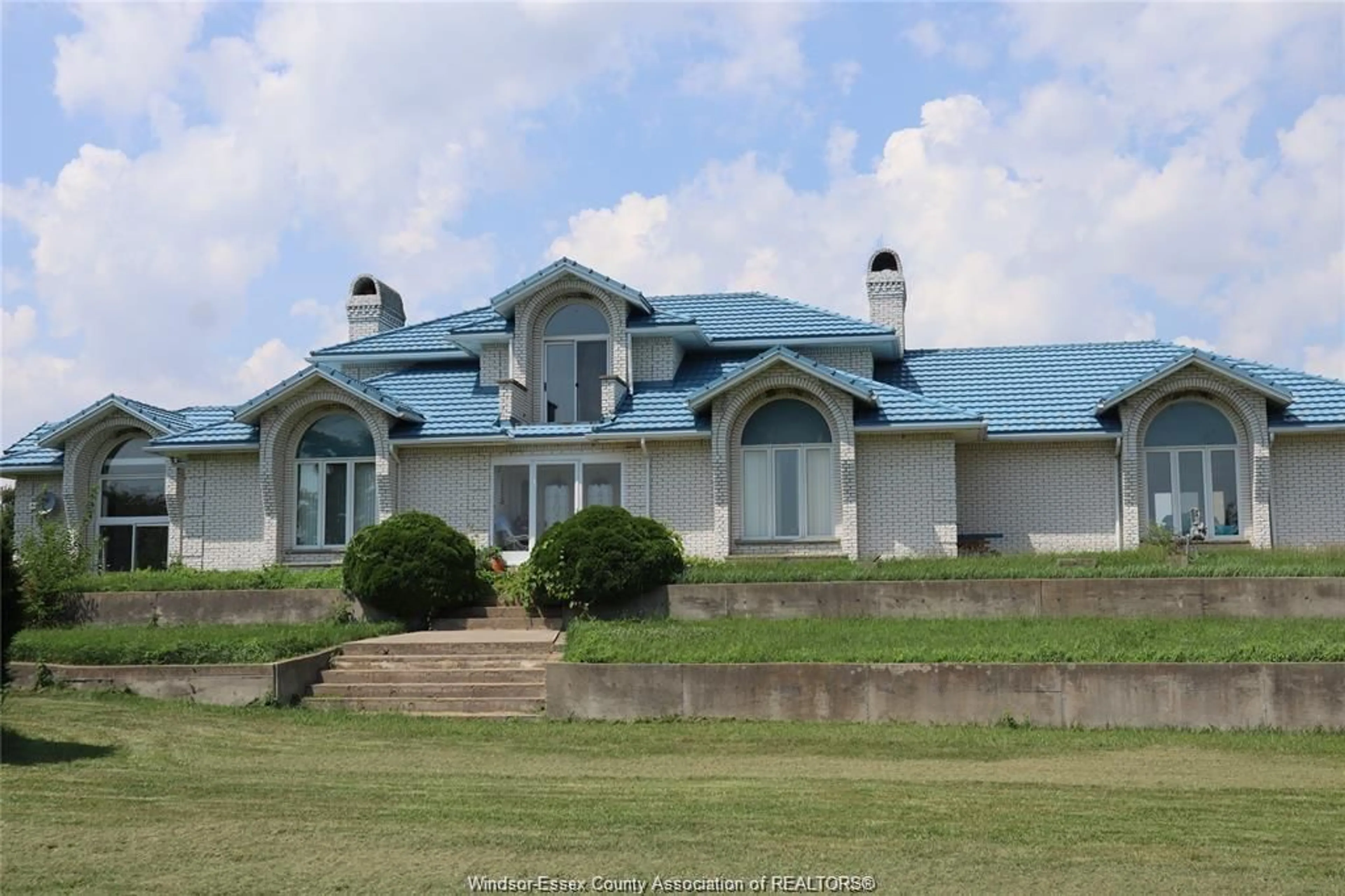 Home with vinyl exterior material, building for 3670 CONCESSION RD 3, Essex Ontario N0R 1G0