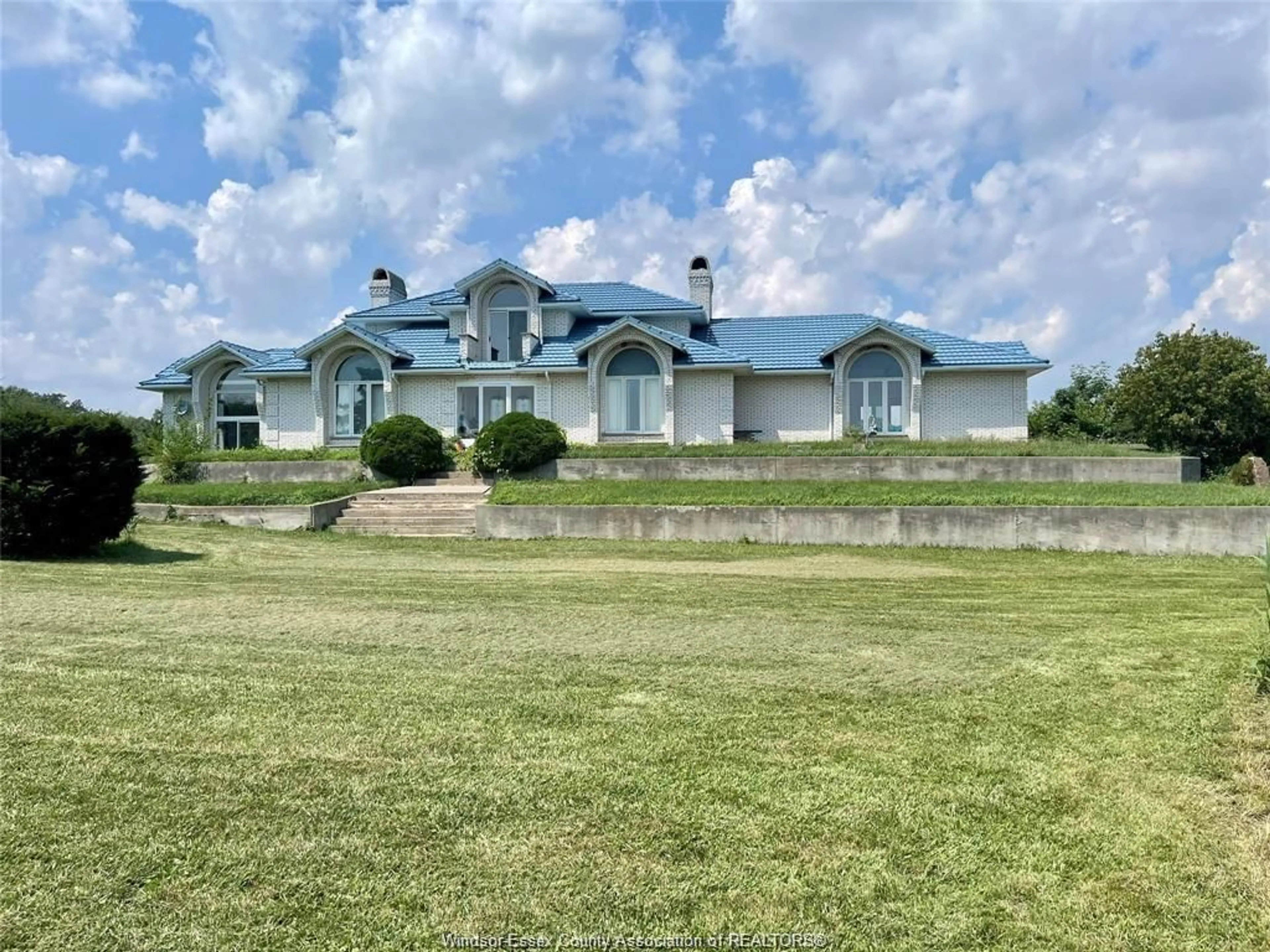 A pic from outside/outdoor area/front of a property/back of a property/a pic from drone, unknown for 3670 CONCESSION RD 3, Essex Ontario N0R 1G0