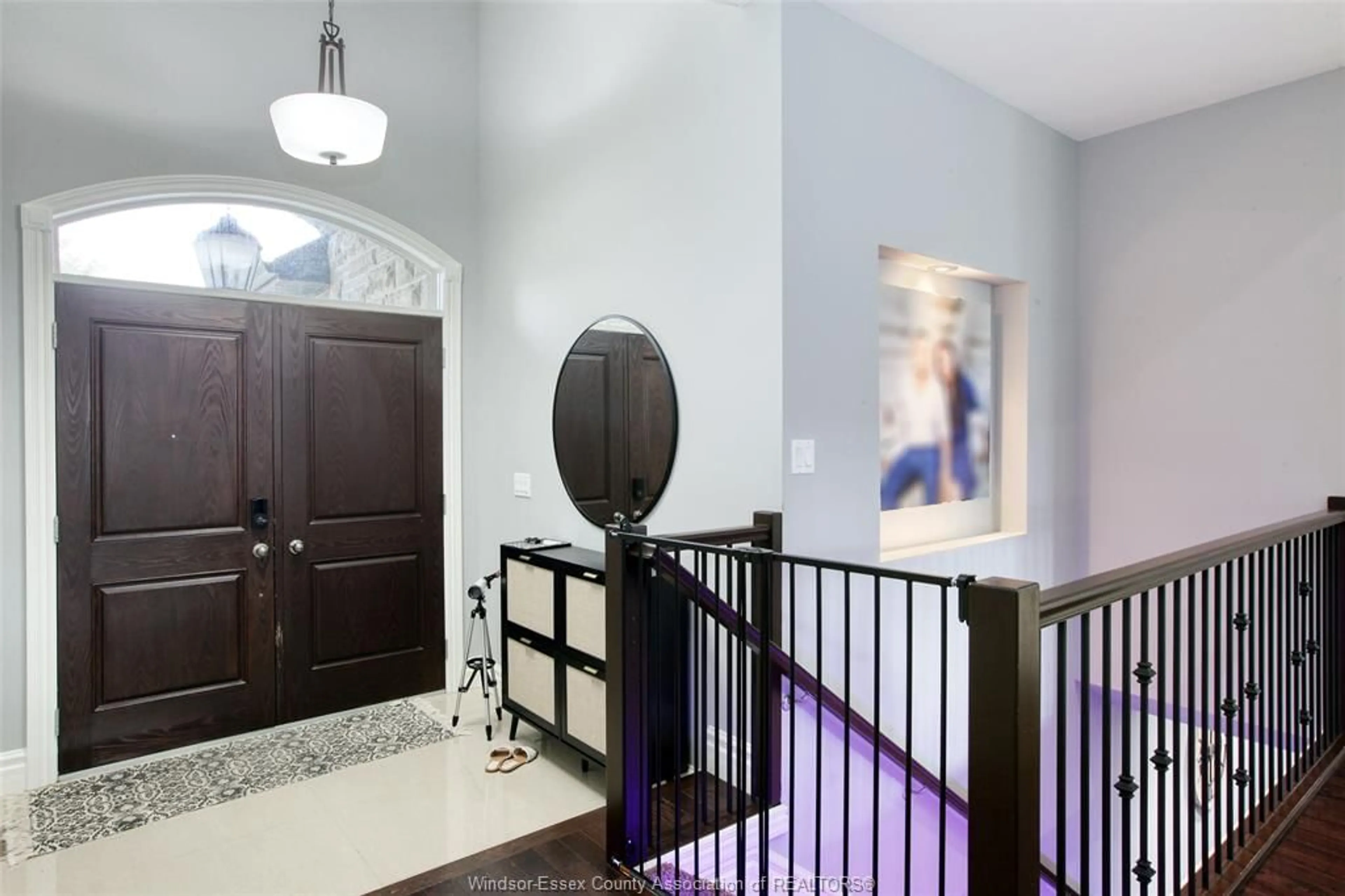 Indoor entryway for 200 ULSTER, LaSalle Ontario N9J 0C1