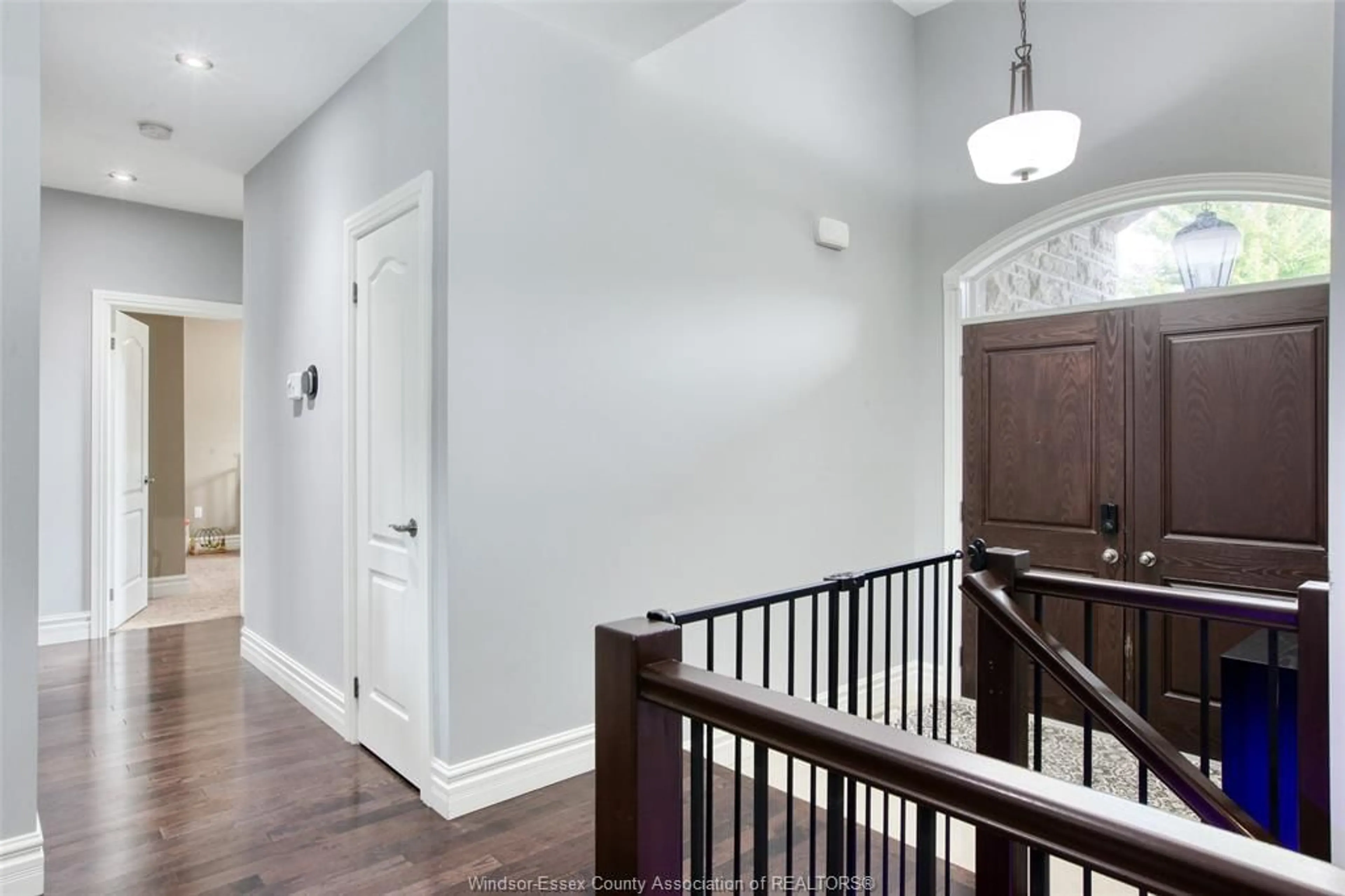 Indoor entryway for 200 ULSTER, LaSalle Ontario N9J 0C1