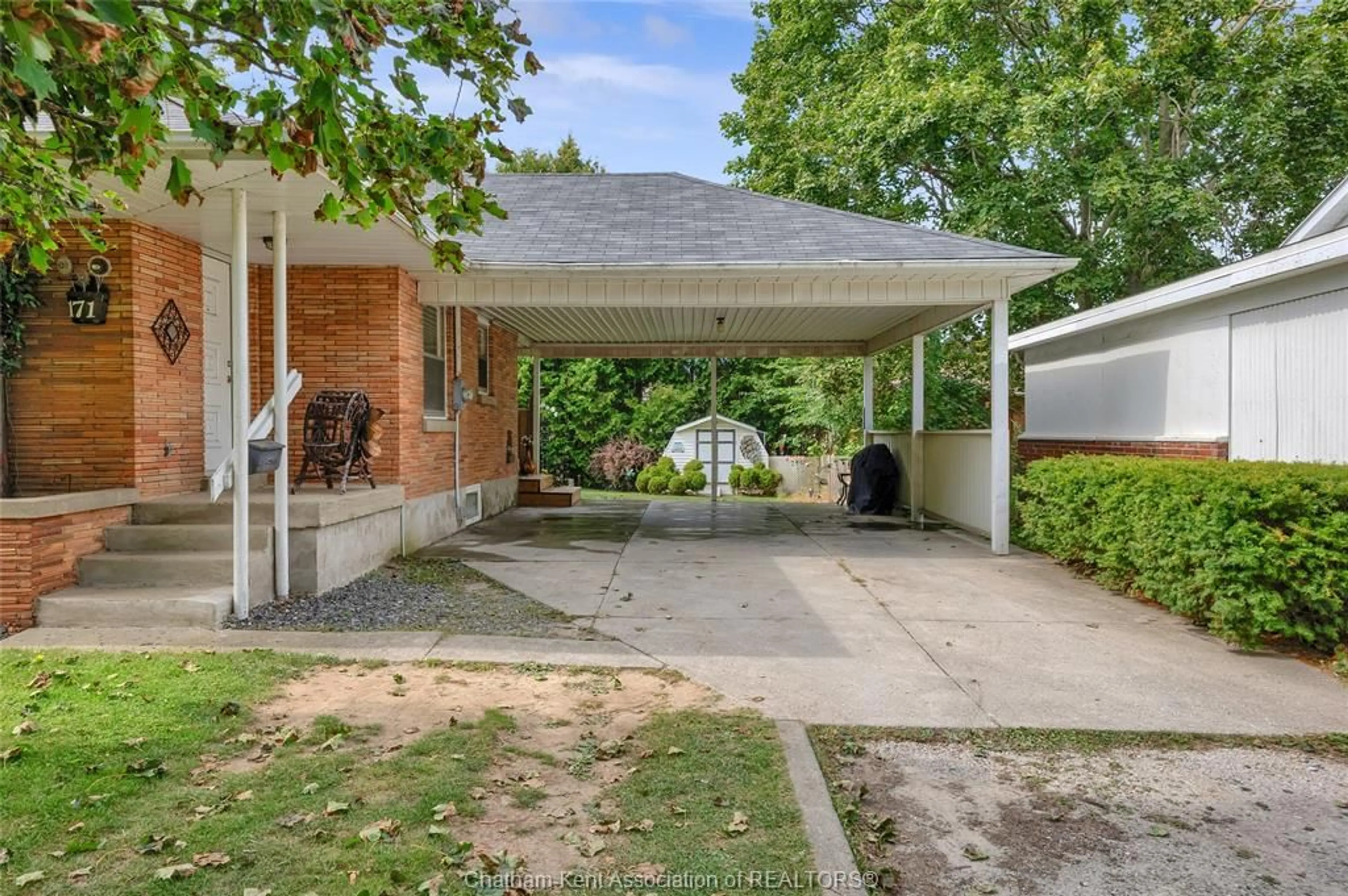Patio, street for 171 Tweedsmuir Ave, Chatham Ontario N7M 4A1