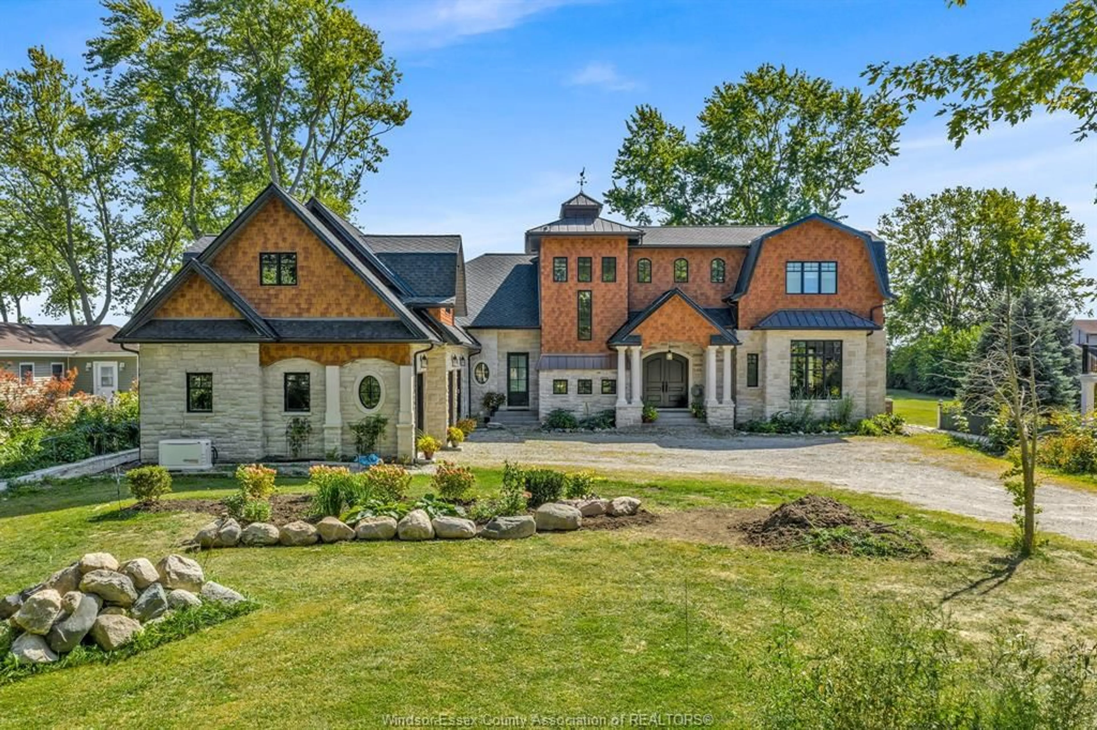 Home with brick exterior material, unknown for 1913 HERITAGE Rd, Kingsville Ontario N9Y 2E6