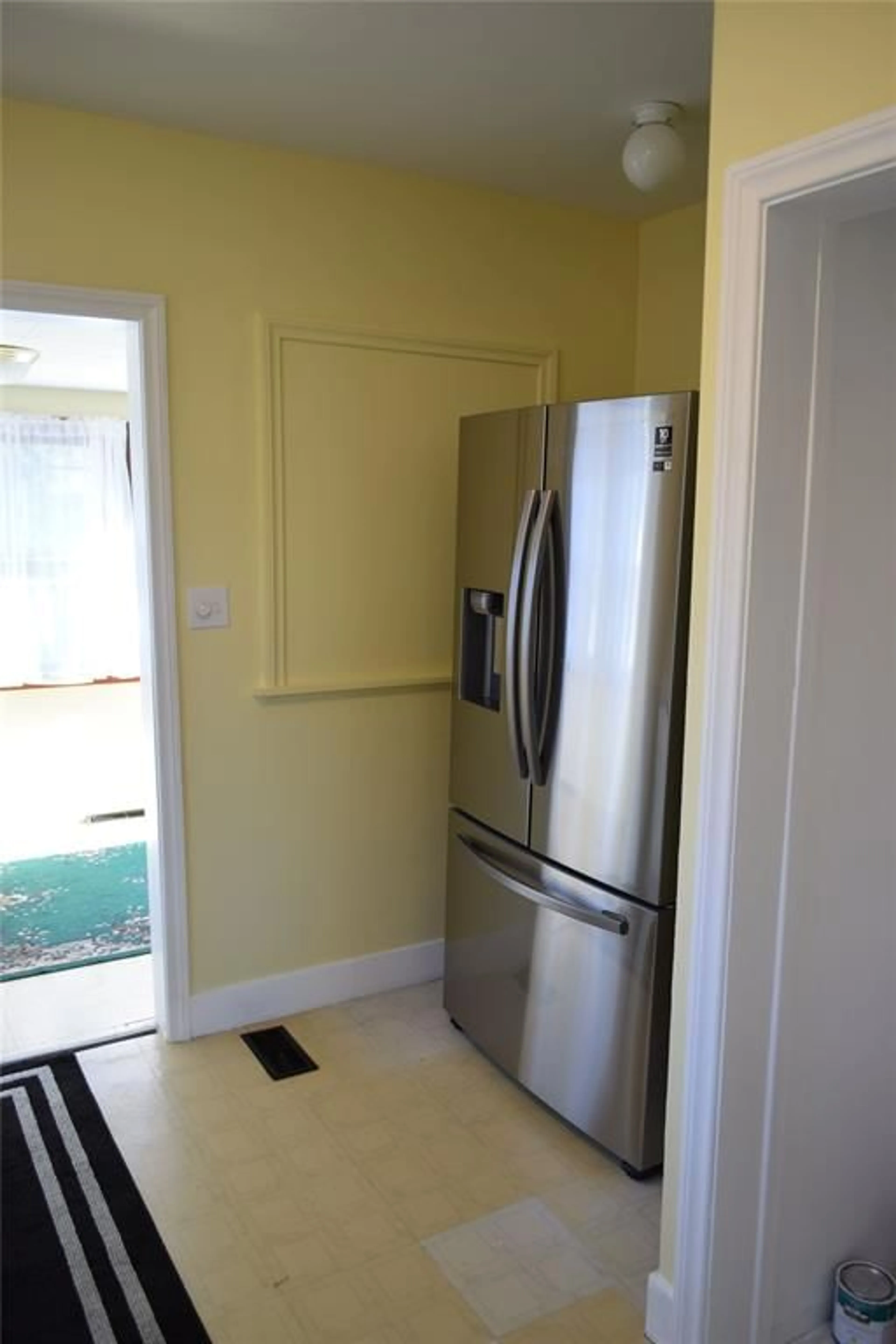 Standard kitchen, unknown for 1024 BRENCHLEY St, Sarnia Ontario N7S 1R4