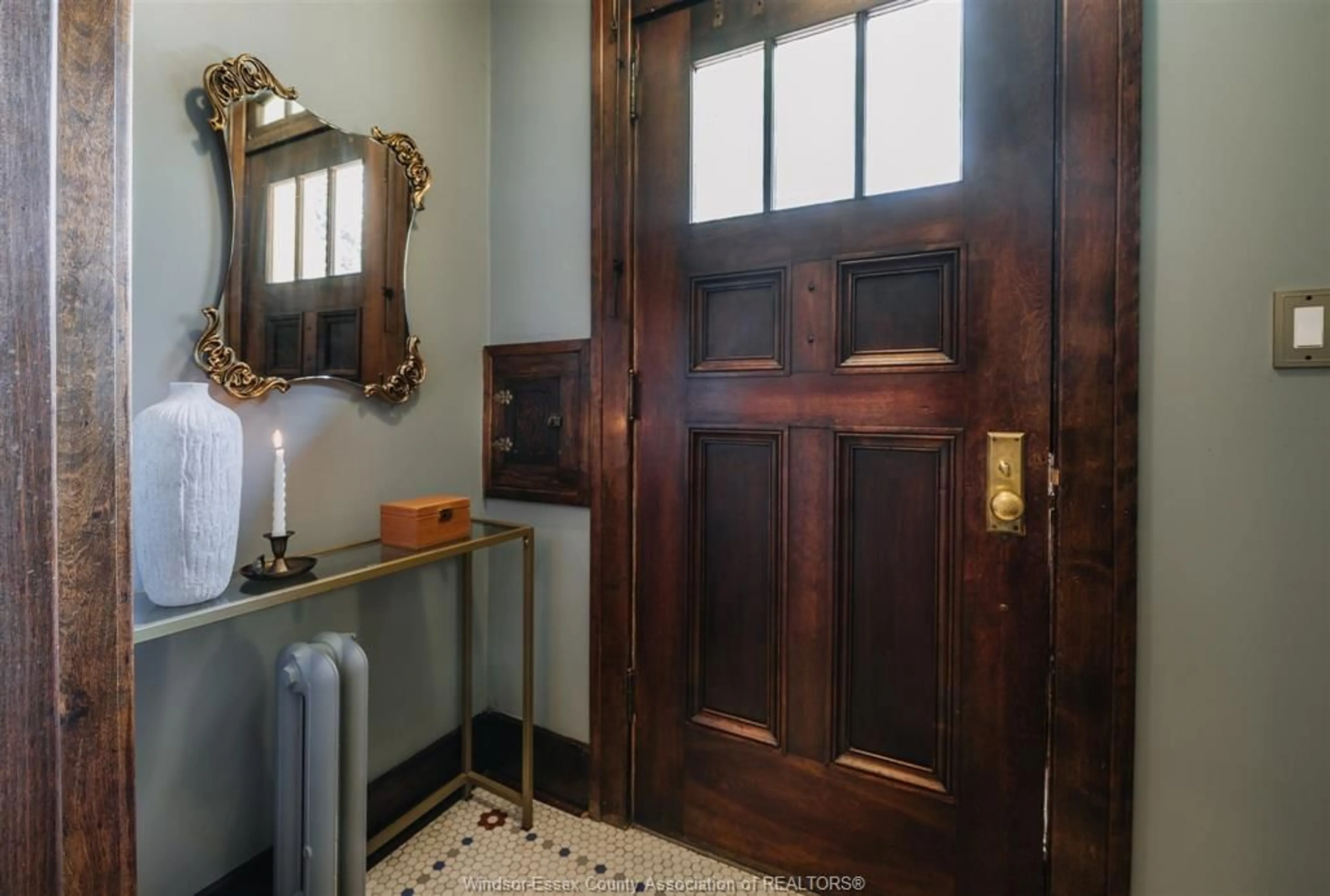 Indoor foyer for 1245 Kildare Rd, Windsor Ontario N8Y 3H7