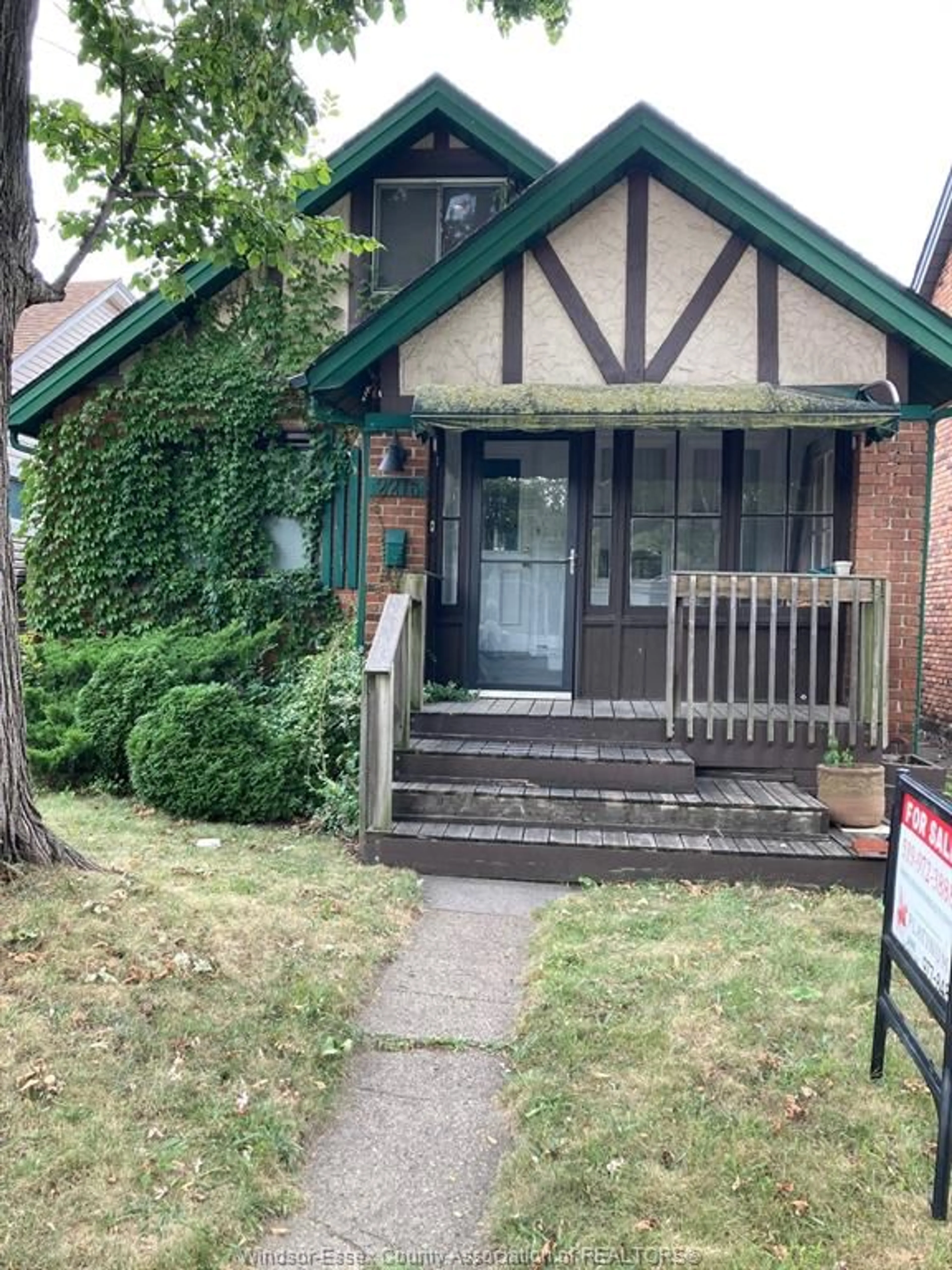 Unknown for 2216 CHURCH St, Windsor Ontario N8X 1V9