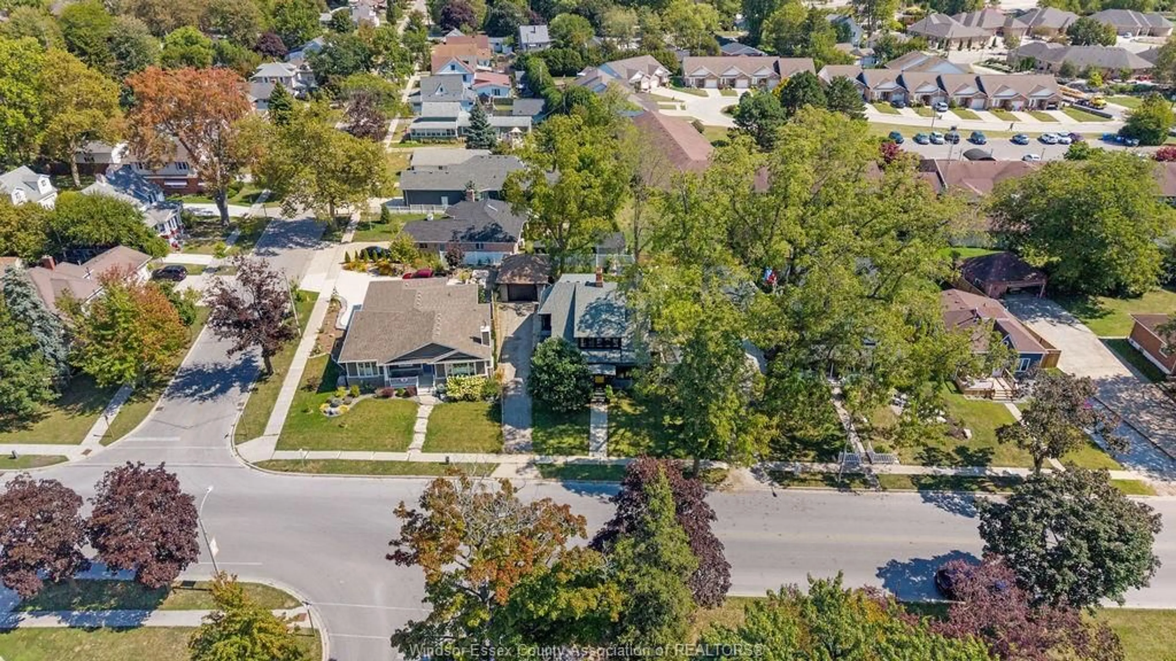 A pic from outside/outdoor area/front of a property/back of a property/a pic from drone, street for 261 DIVISION St, Kingsville Ontario N9Y 1R7
