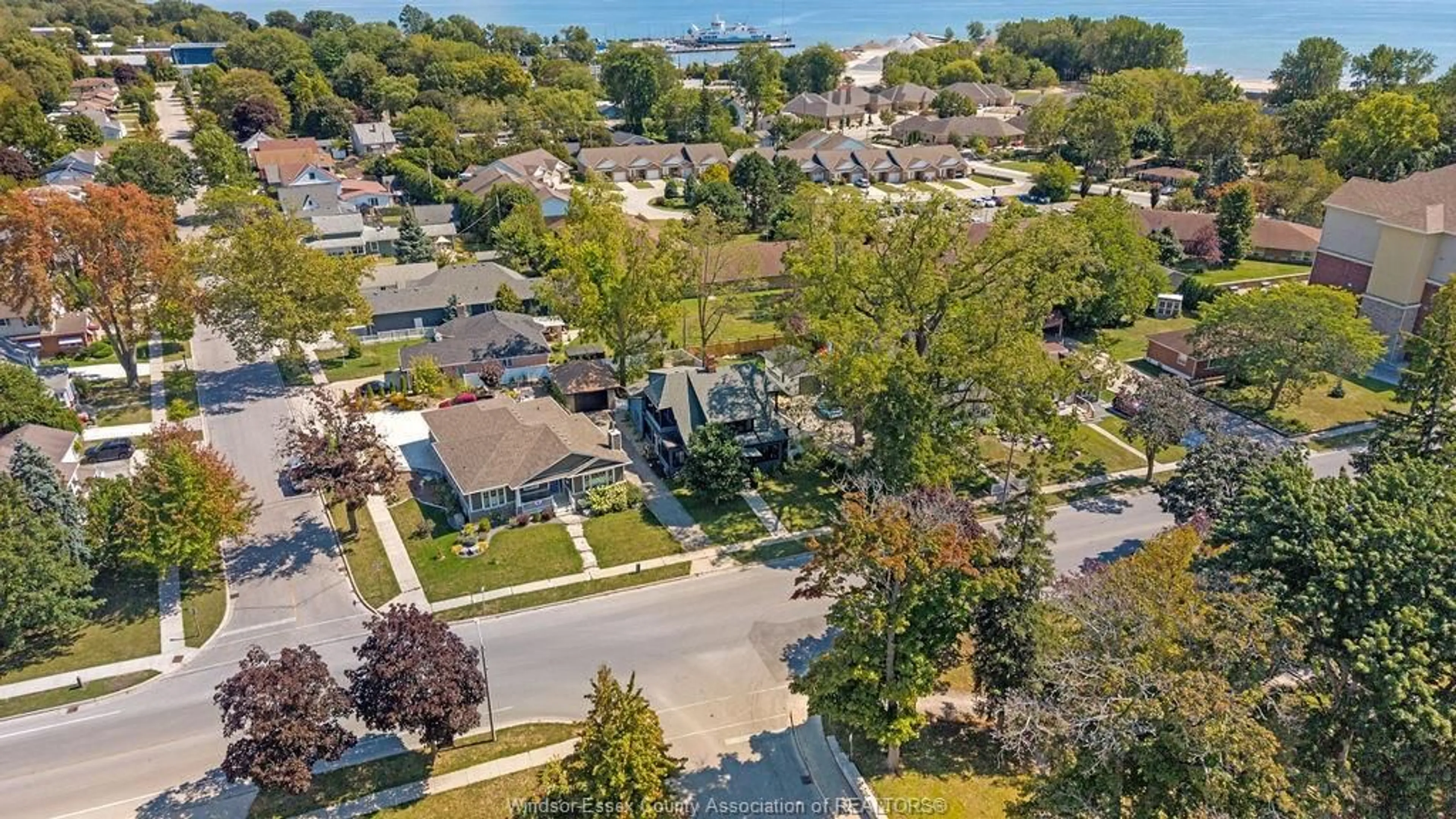 A pic from outside/outdoor area/front of a property/back of a property/a pic from drone, street for 261 DIVISION St, Kingsville Ontario N9Y 1R7