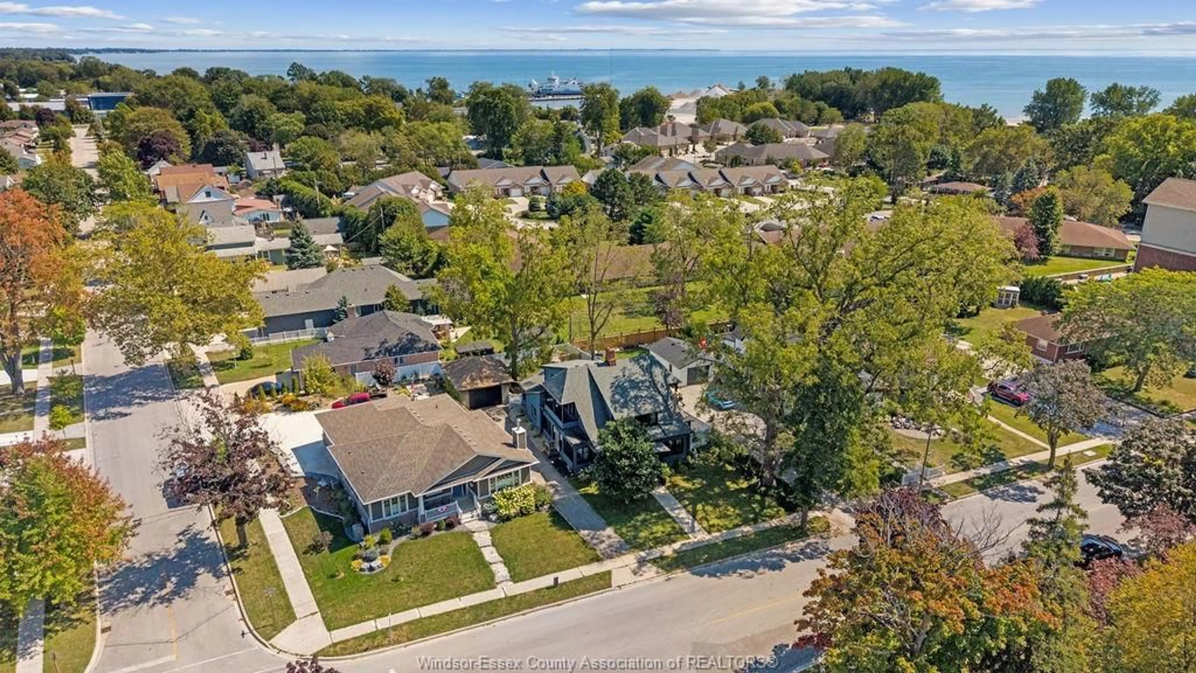 A pic from outside/outdoor area/front of a property/back of a property/a pic from drone, unknown for 261 DIVISION St, Kingsville Ontario N9Y 1R7