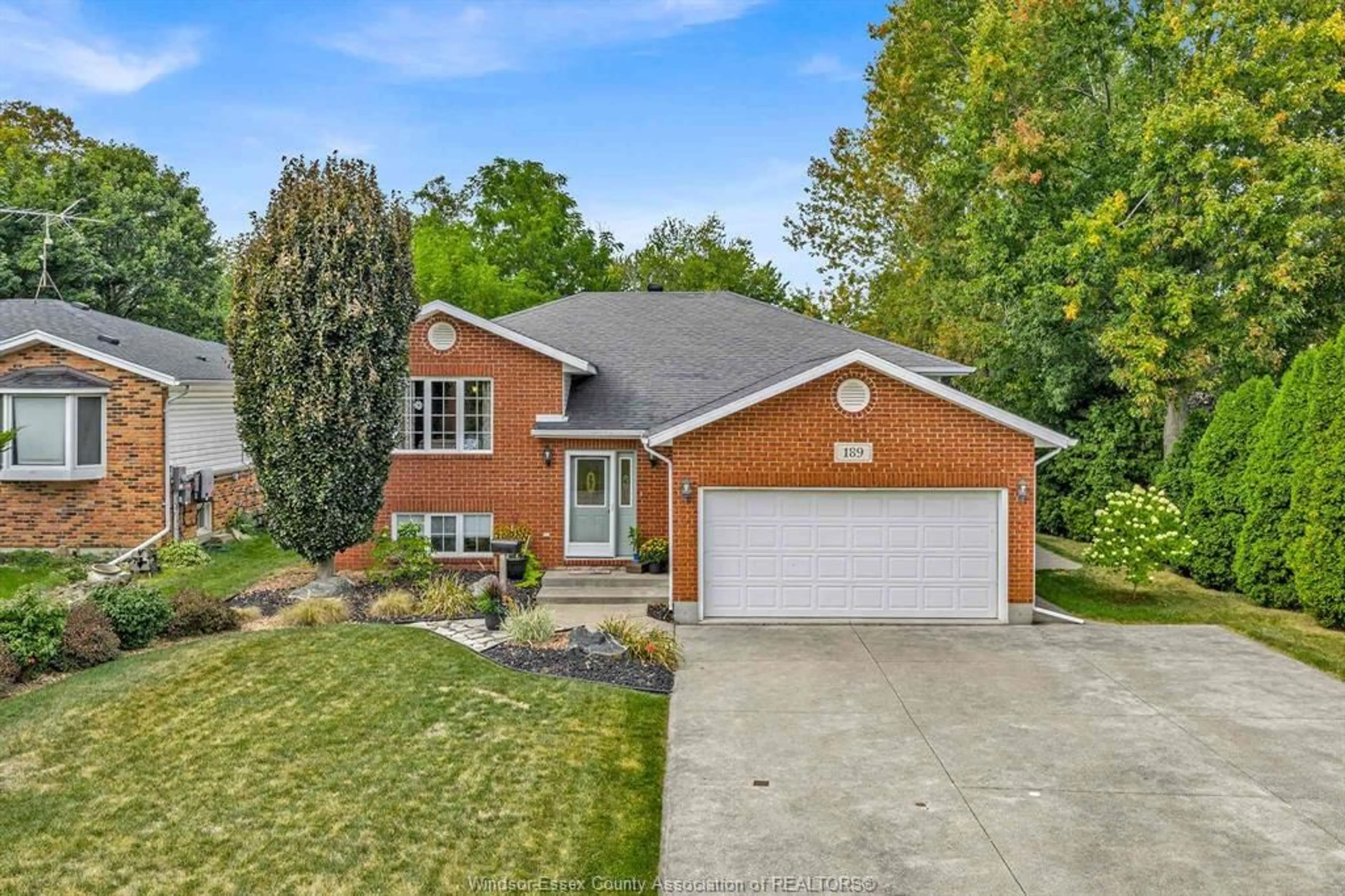 Home with brick exterior material, street for 189 Woodland, Harrow Ontario N0R 1G0