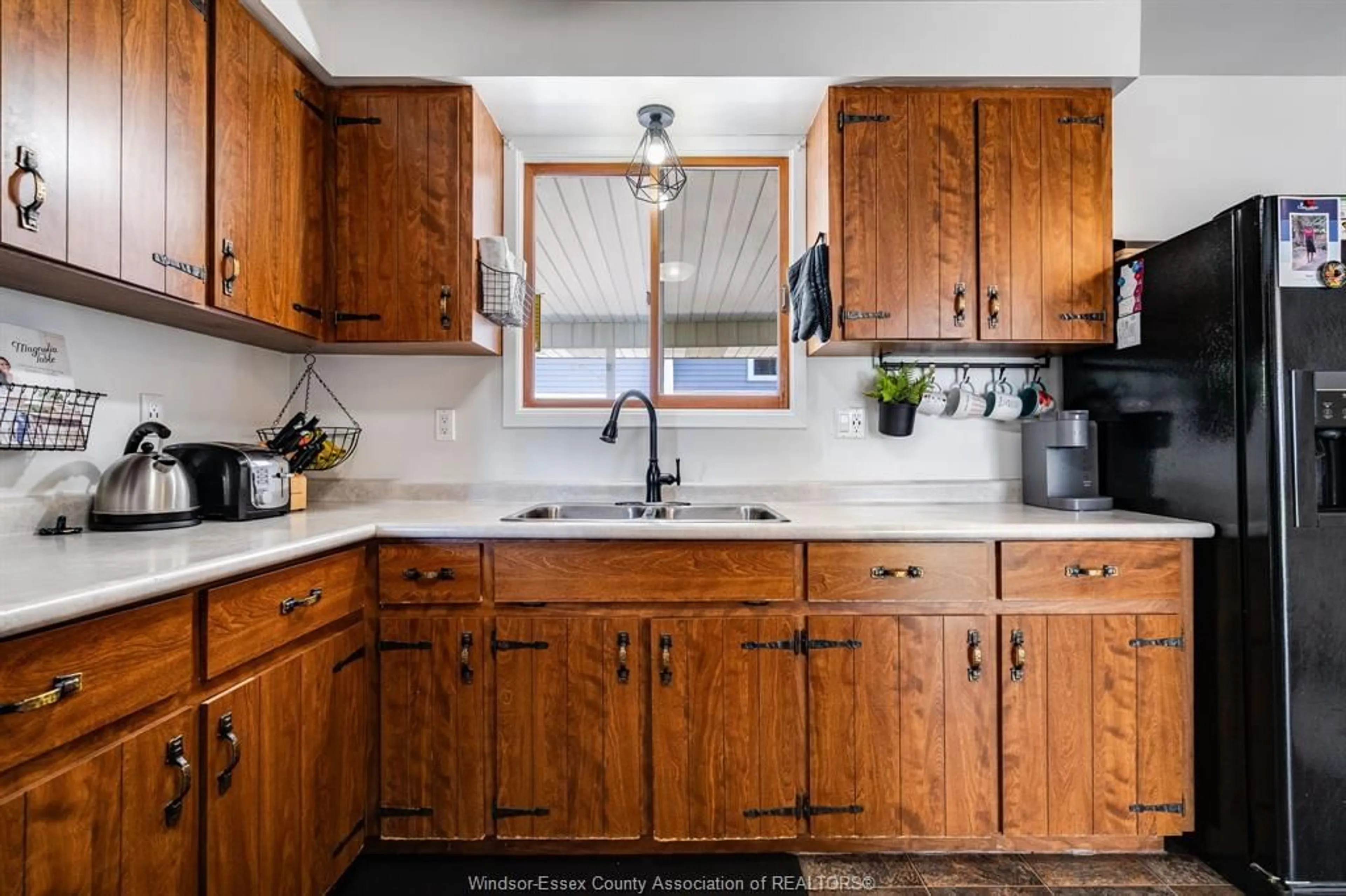 Standard kitchen, unknown for 193 James Ave, Kingsville Ontario N9Y 3N3