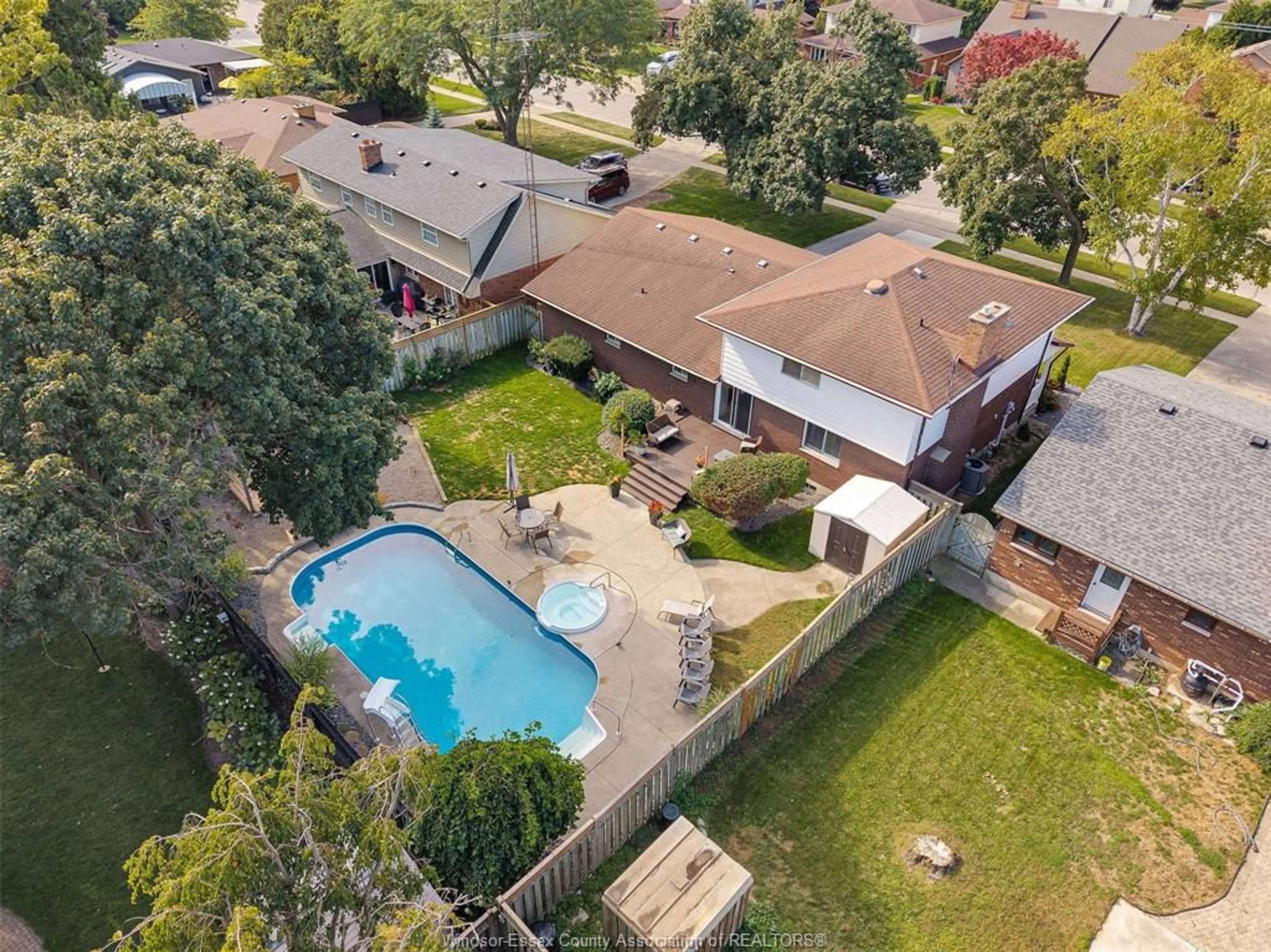 A pic from outside/outdoor area/front of a property/back of a property/a pic from drone, unknown for 442 BALDOON Rd, Chatham Ontario N7L 4V9