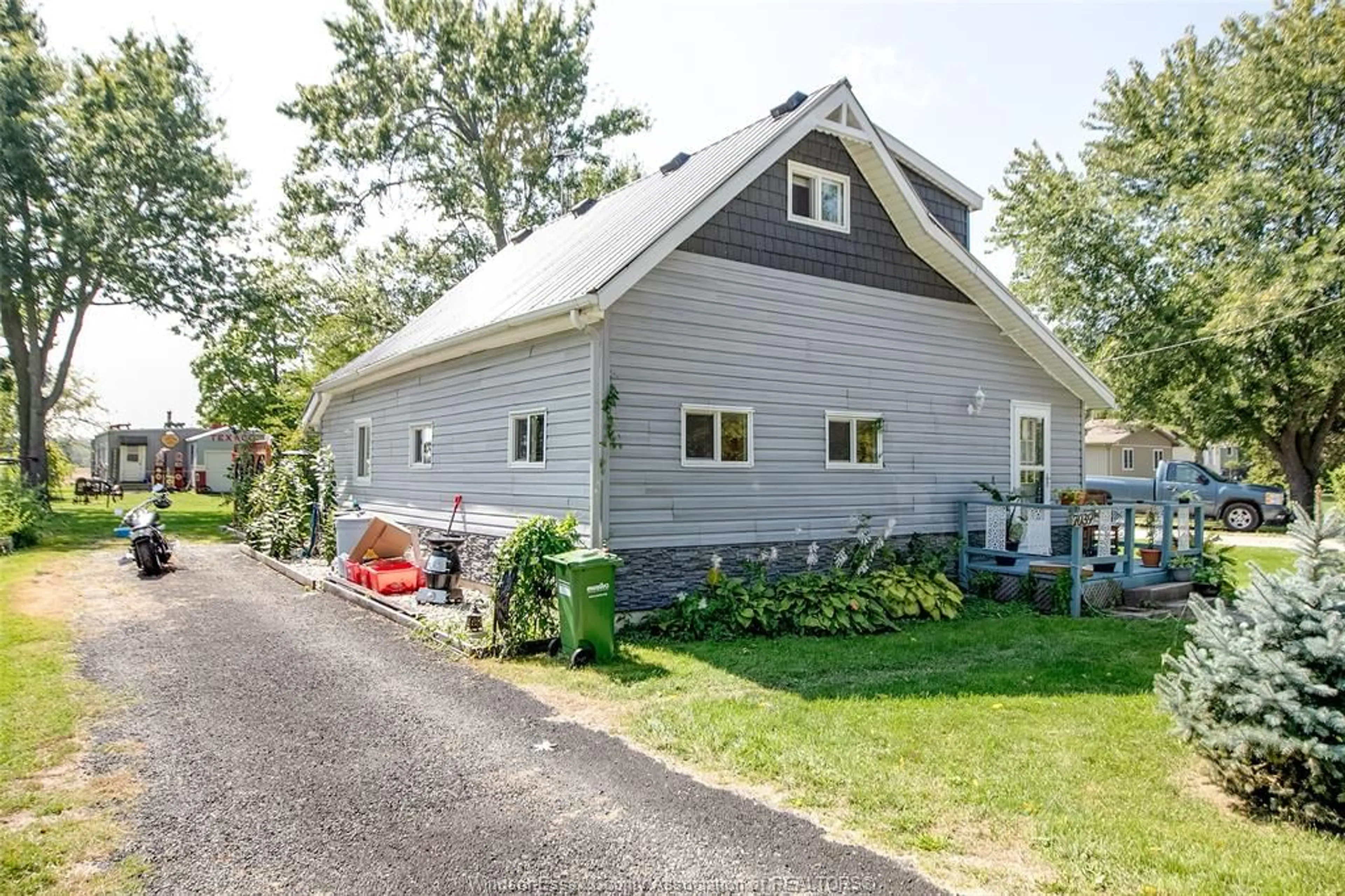 Home with vinyl exterior material, street for 7039 FORD St, Lakeshore Ontario N0P 1J0