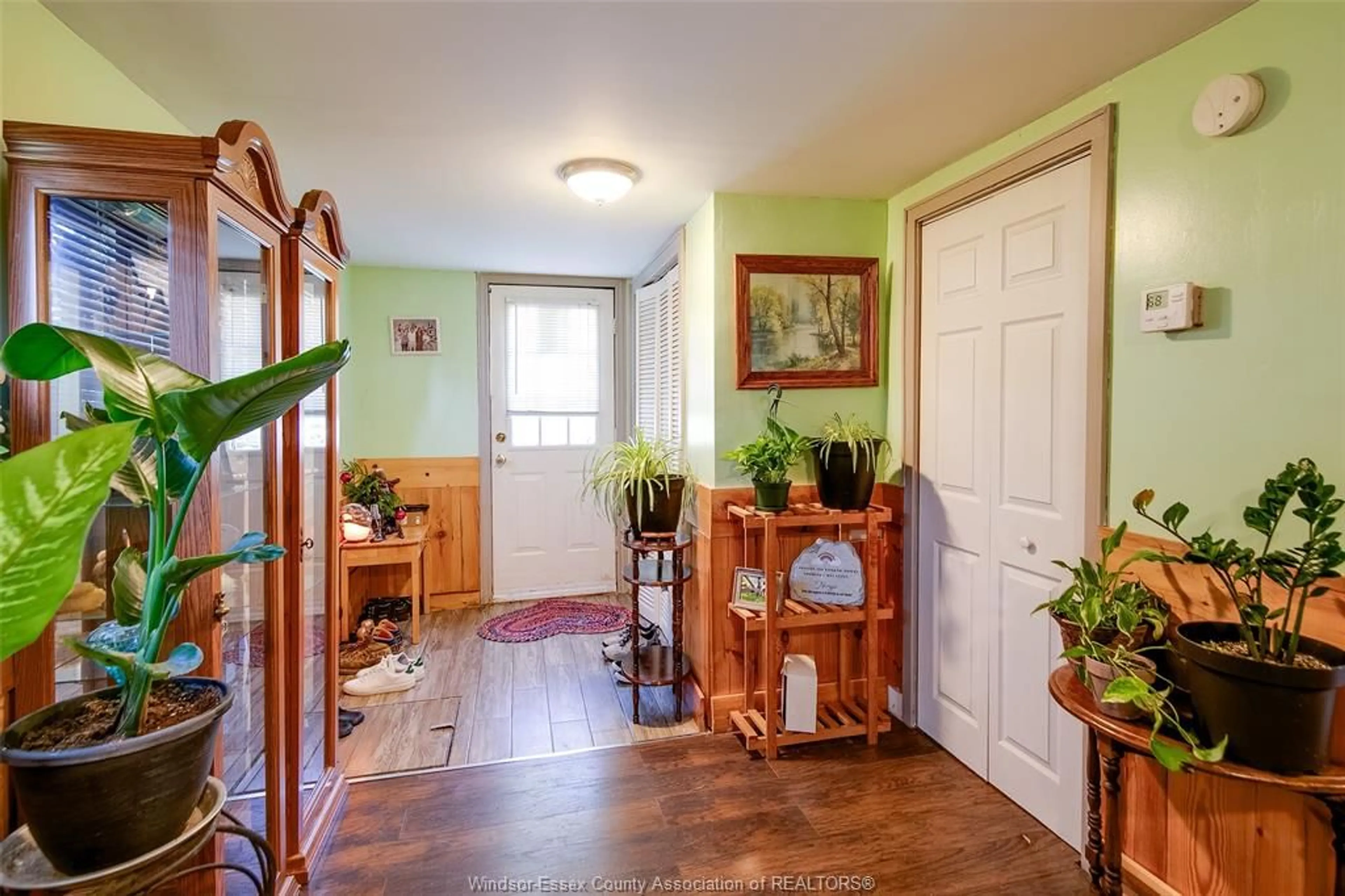 Indoor entryway for 7039 FORD St, Lakeshore Ontario N0P 1J0