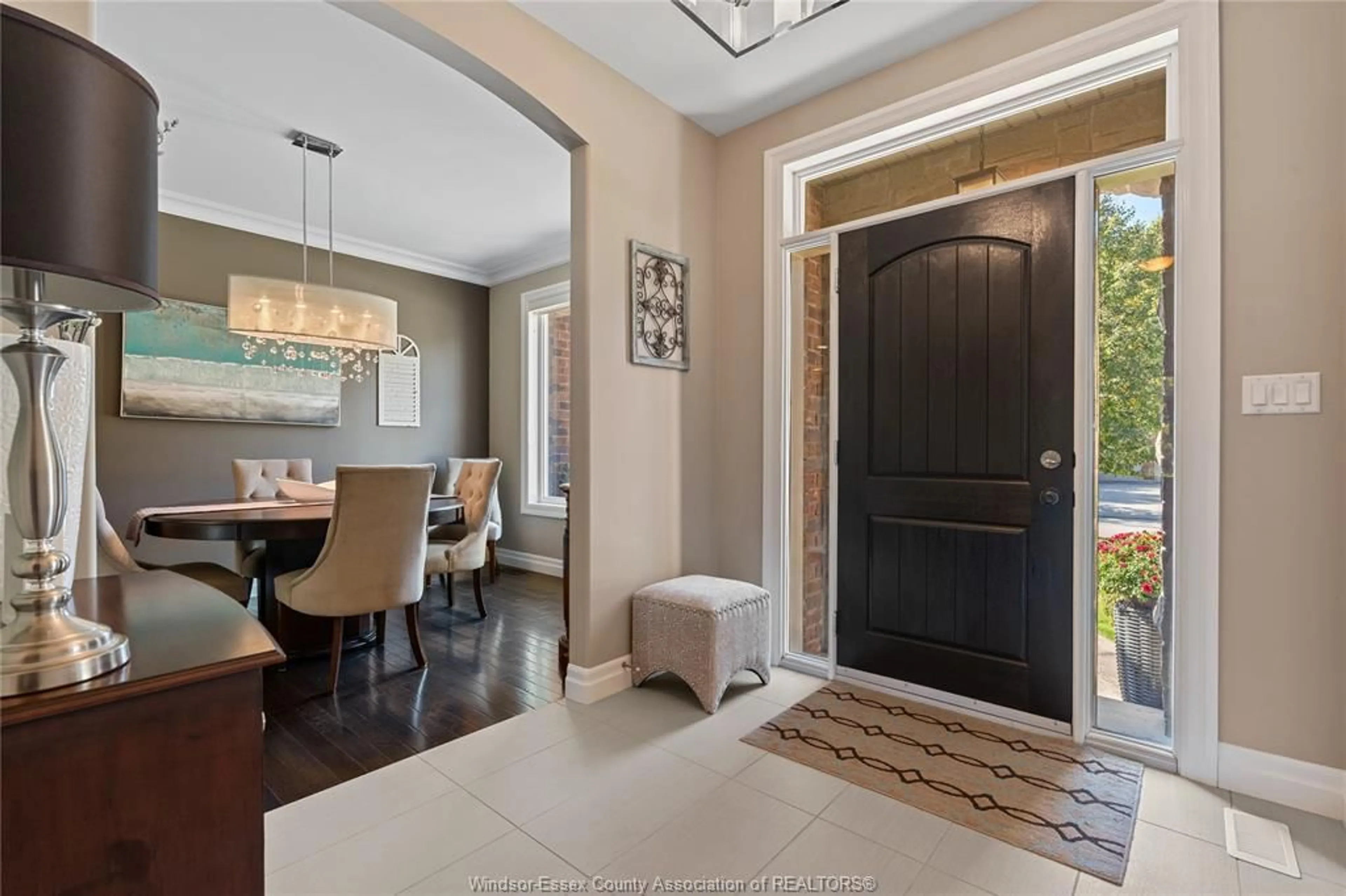 Indoor entryway for 1260 LYONESS Crt, LaSalle Ontario N9J 3Y6