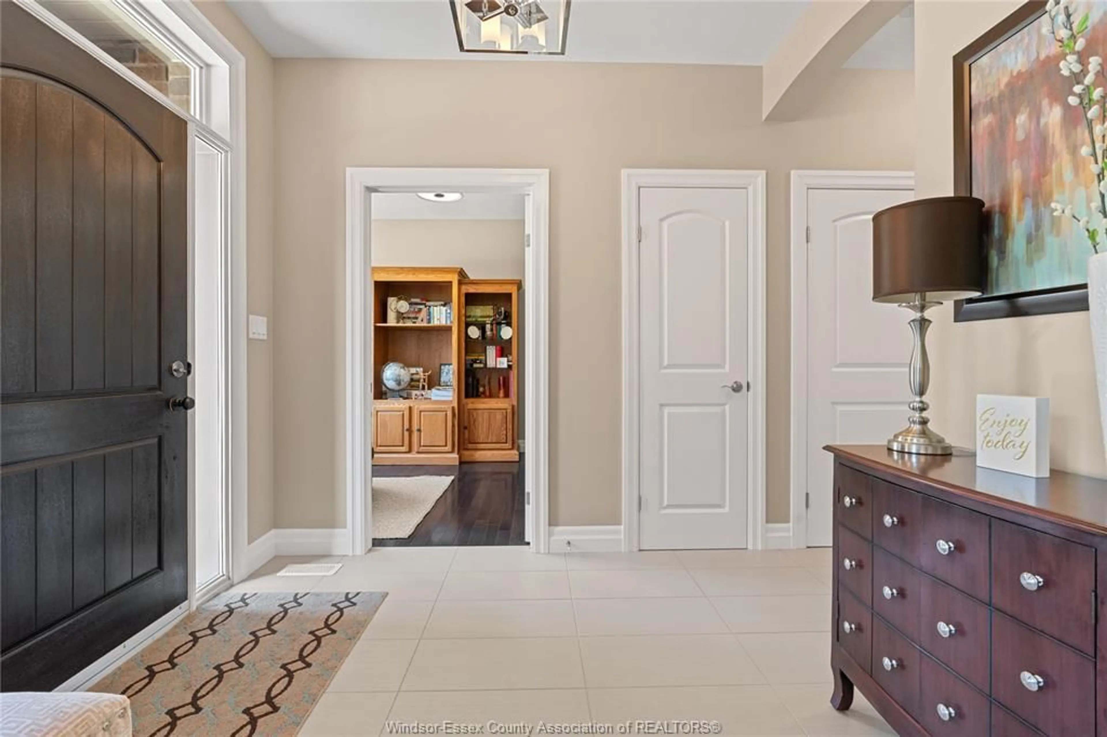 Indoor entryway for 1260 LYONESS Crt, LaSalle Ontario N9J 3Y6