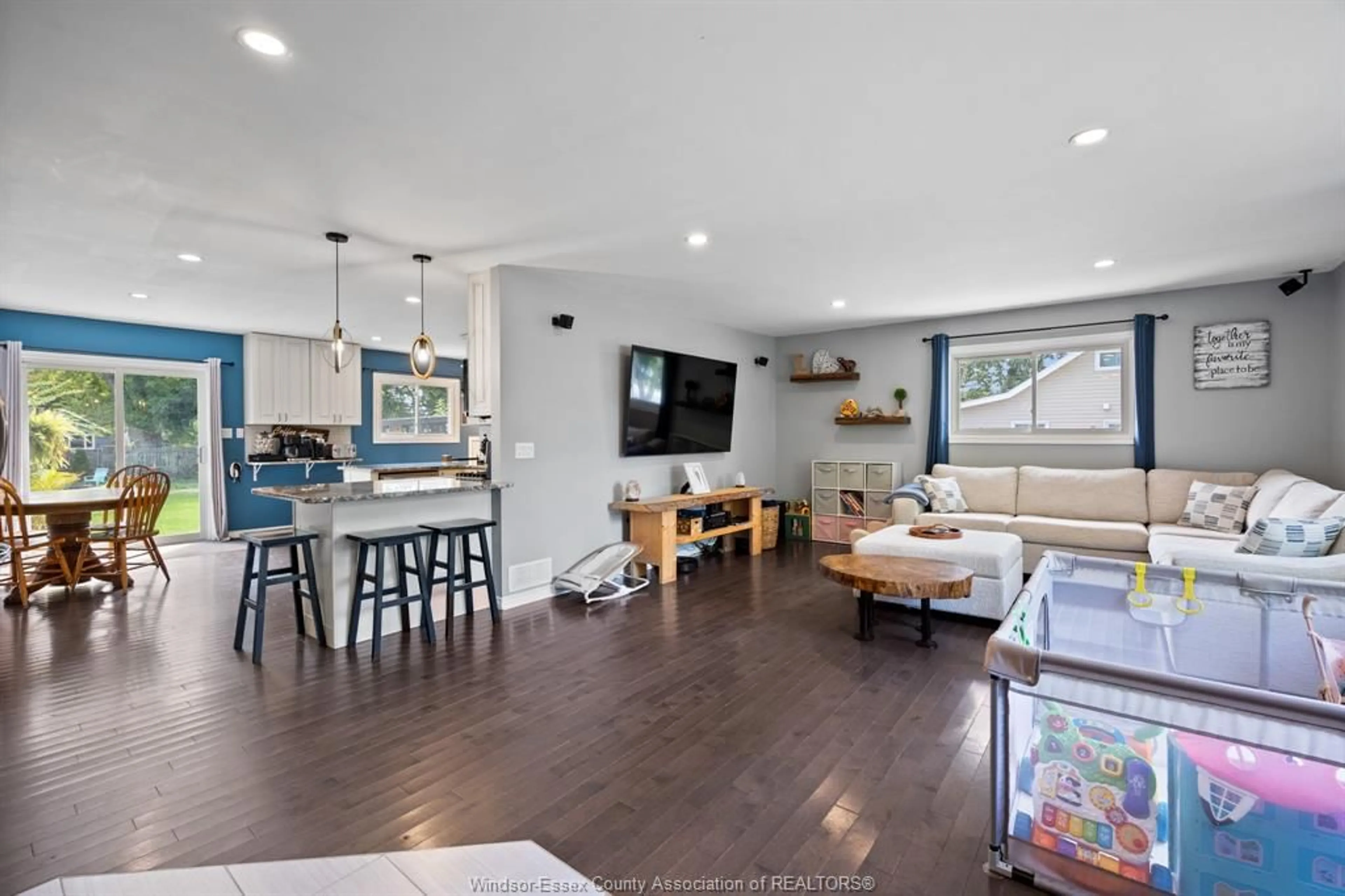 Open concept kitchen, wood/laminate floor for 390 DUNN, Harrow Ontario N0R 1G0