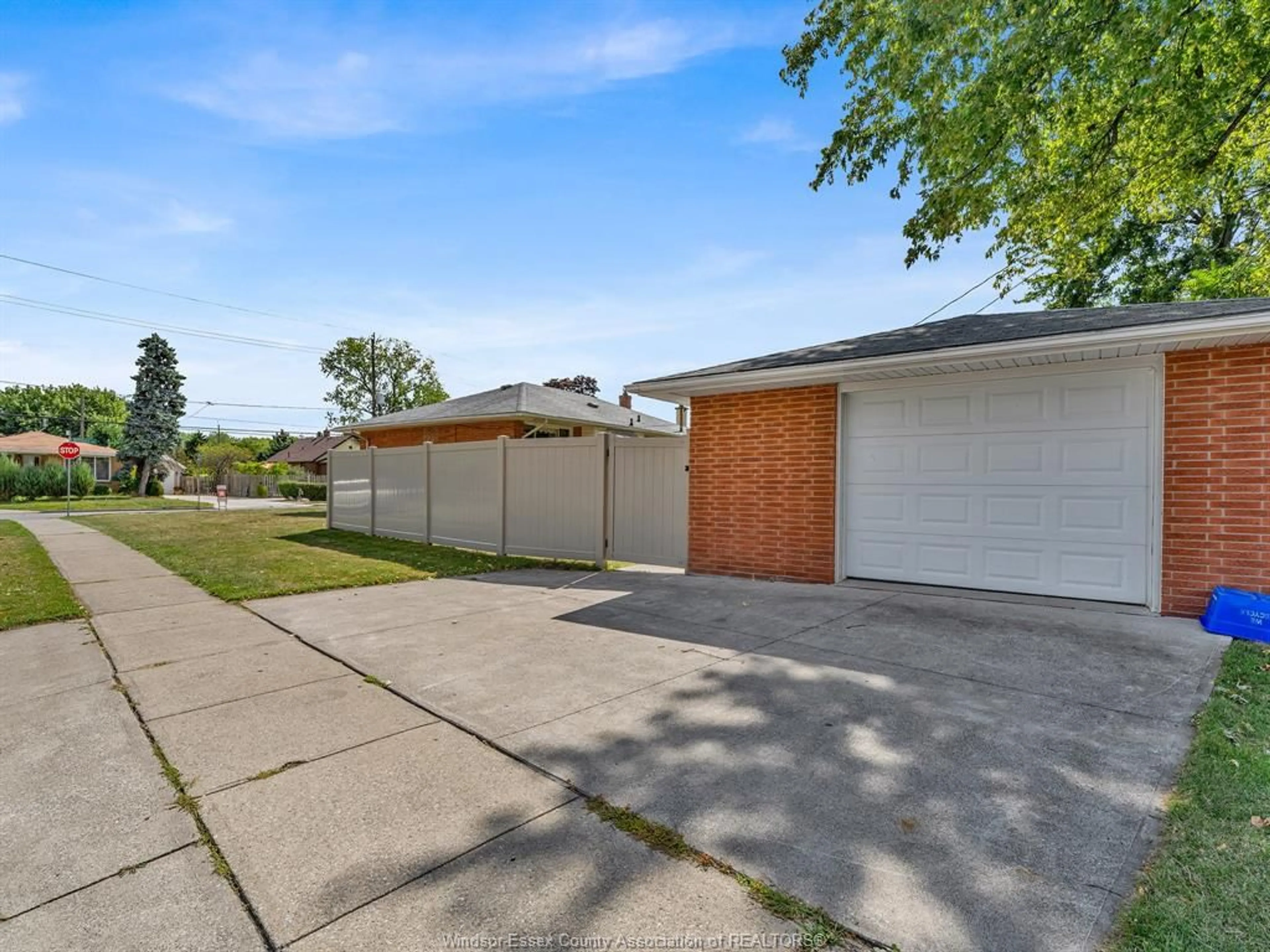 A pic from outside/outdoor area/front of a property/back of a property/a pic from drone, street for 909 RIVERDALE, Windsor Ontario N8S 4C4