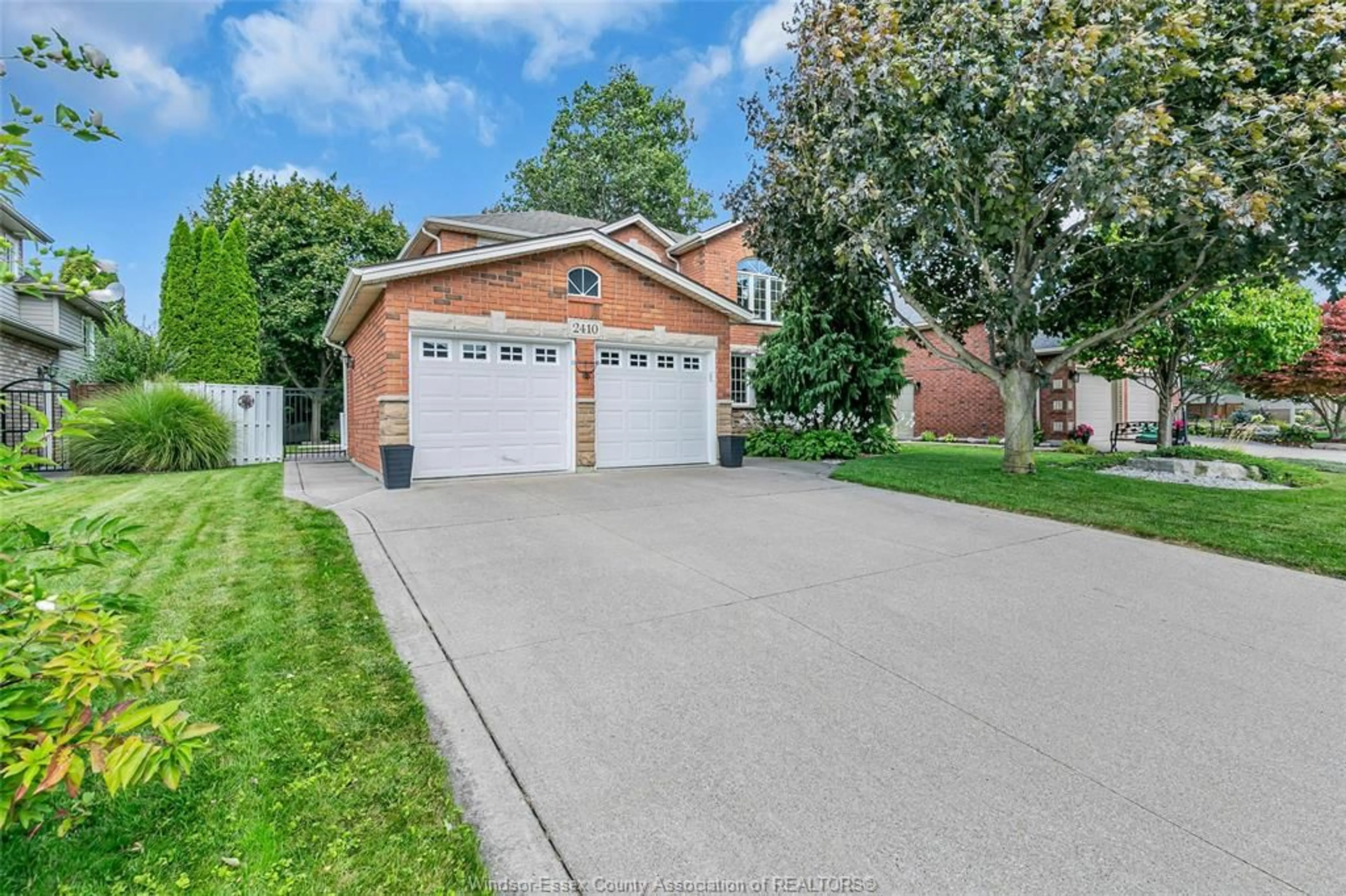 Unknown for 2410 KEVIN St, LaSalle Ontario N9H 2R2