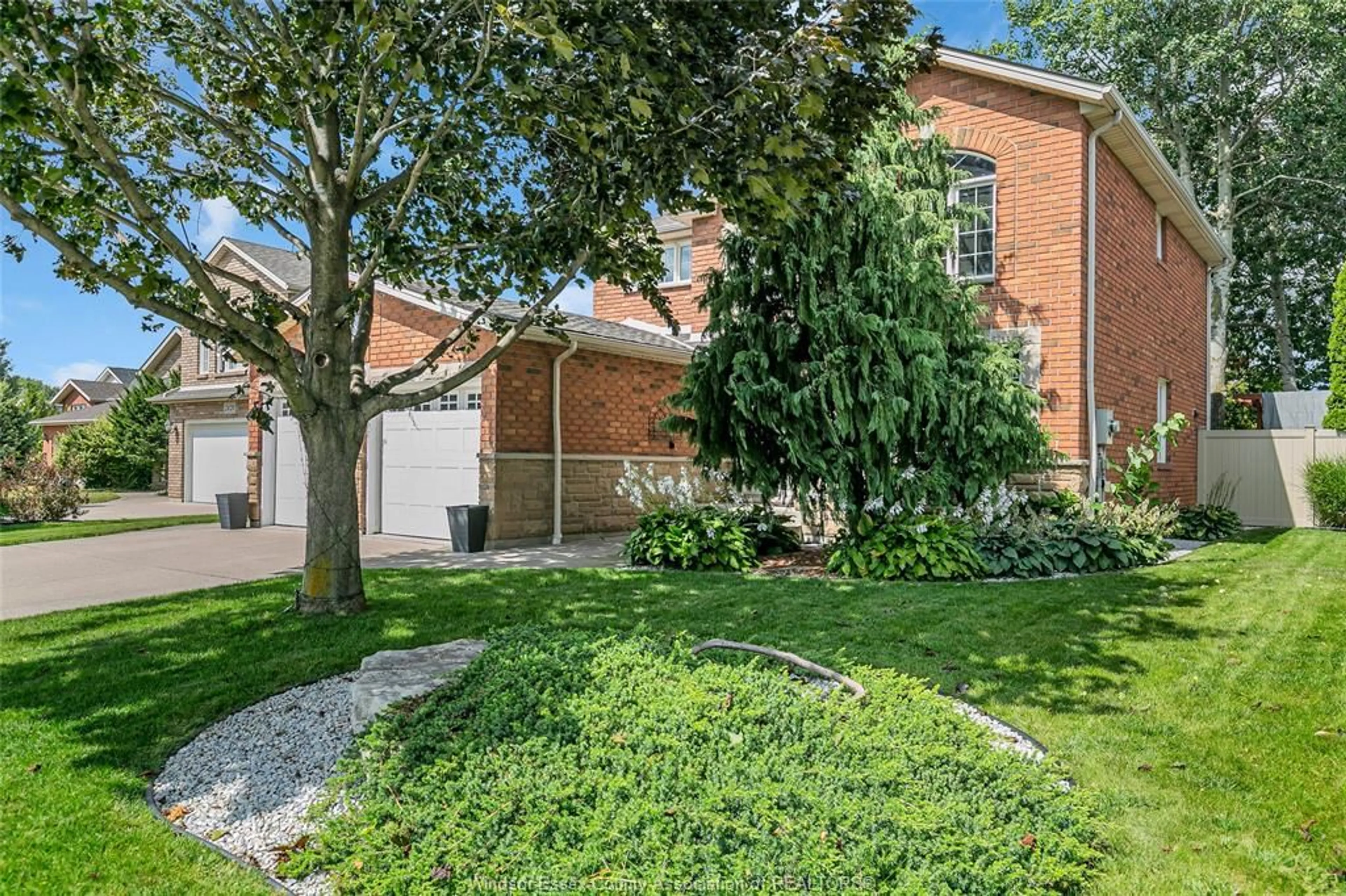 Unknown for 2410 KEVIN St, LaSalle Ontario N9H 2R2